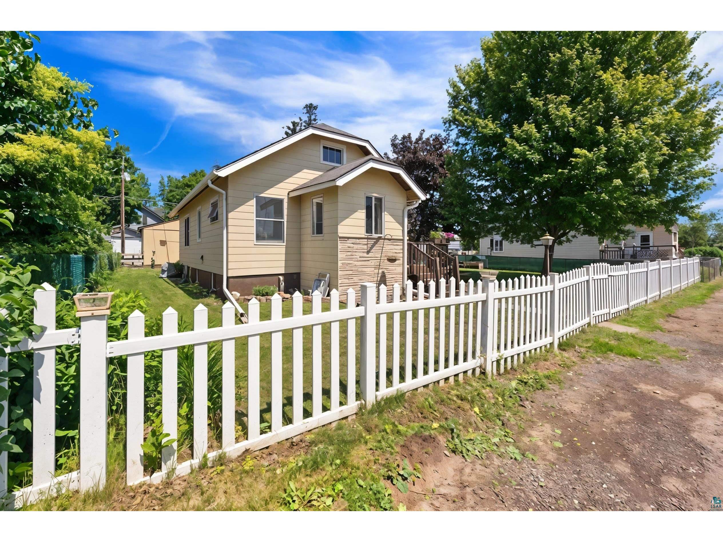3209 Chestnut St Duluth MN 55806 6126600 image1