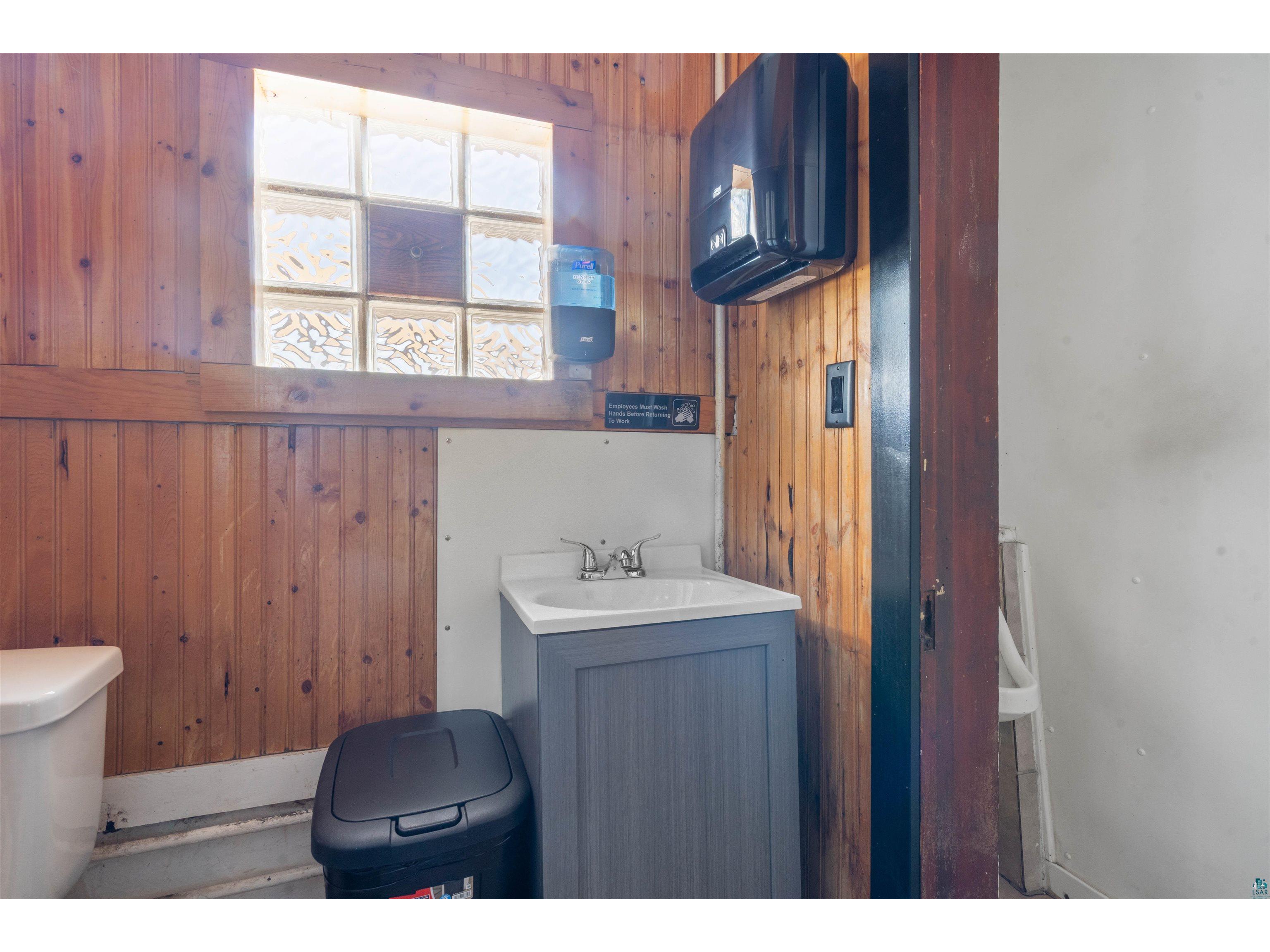 3823 E 2nd St Superior WI 54880 6123850 image16