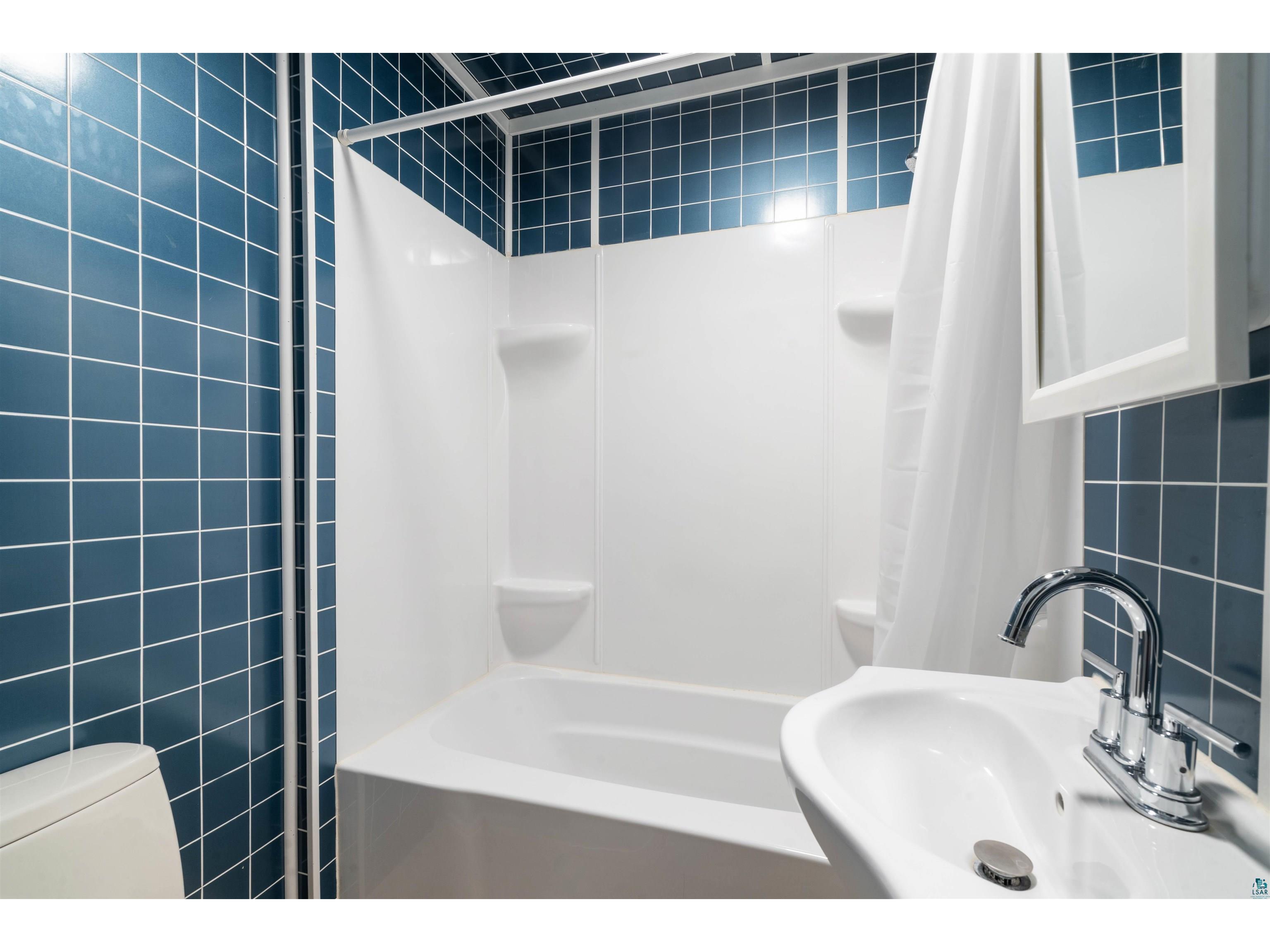 3823 E 2nd St Superior WI 54880 6123850 image27