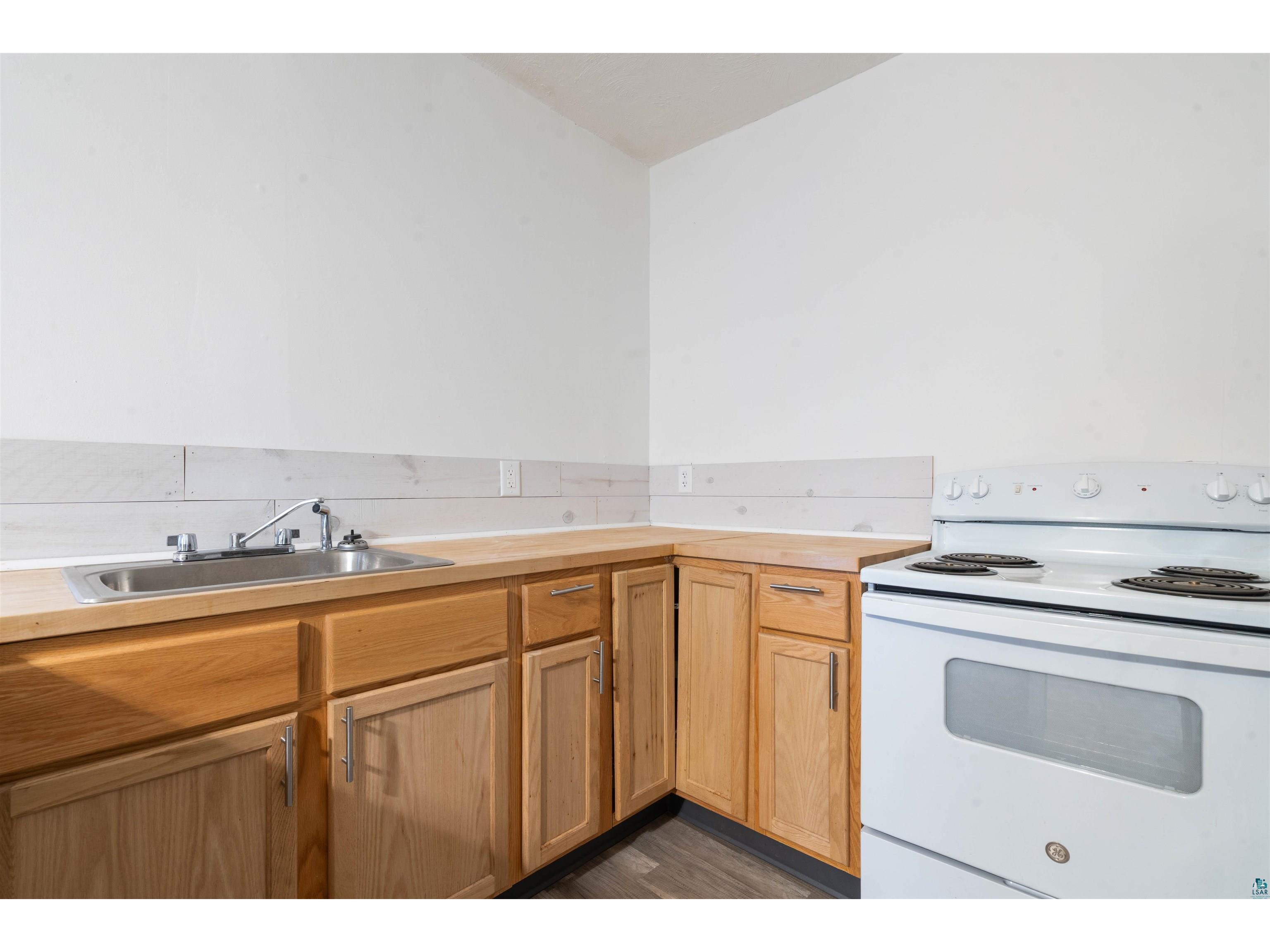 3823 E 2nd St Superior WI 54880 6123850 image28