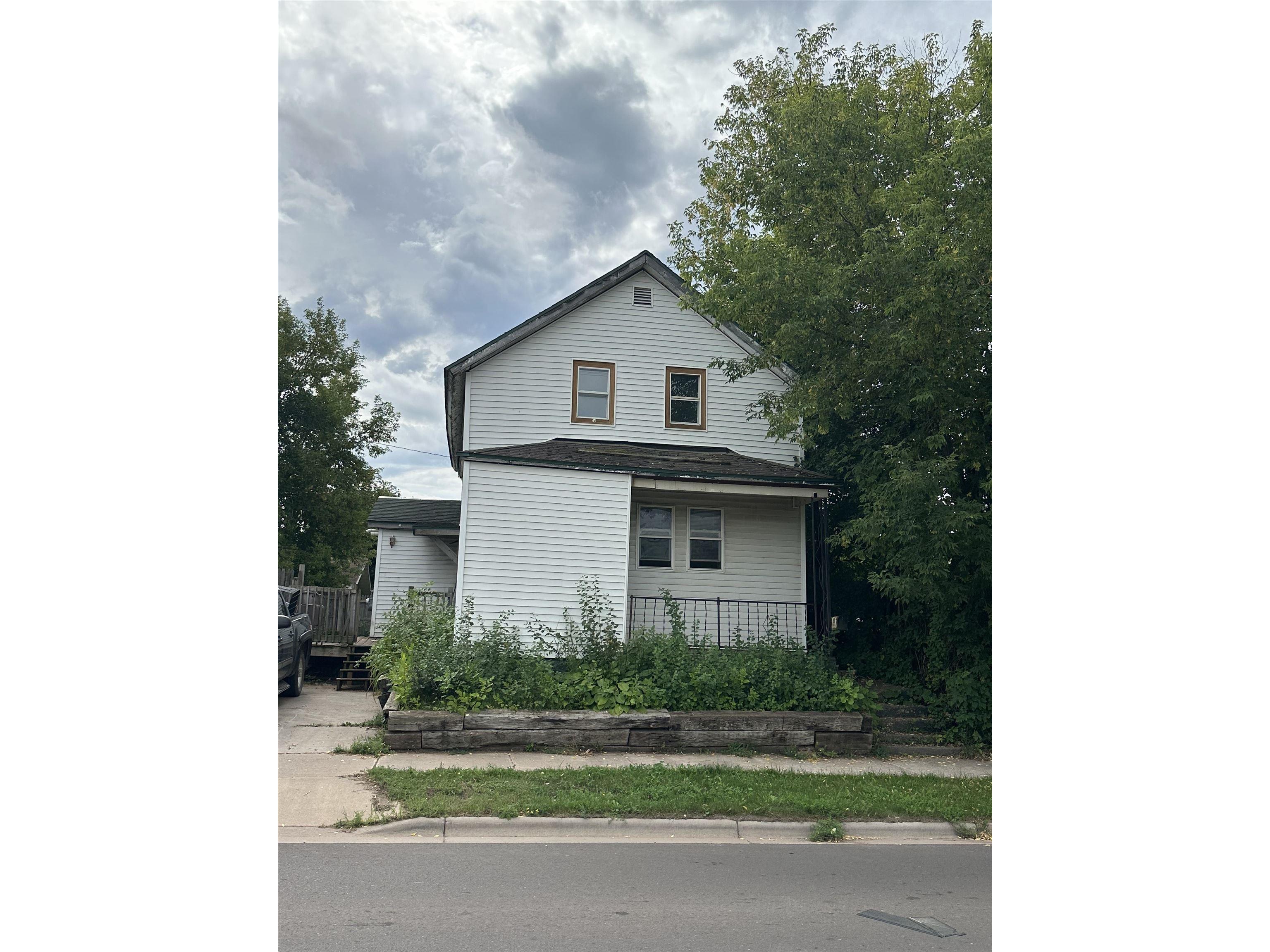 418 6th St W Ashland WI 54806 6121692 image1