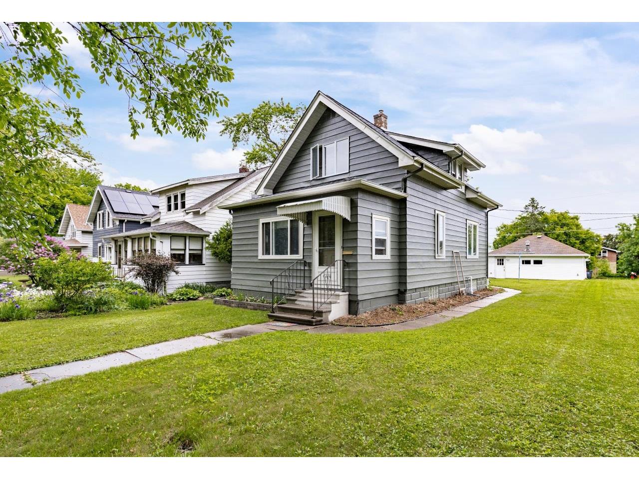 4218 W 8th St Duluth MN 55807 6120336 image1