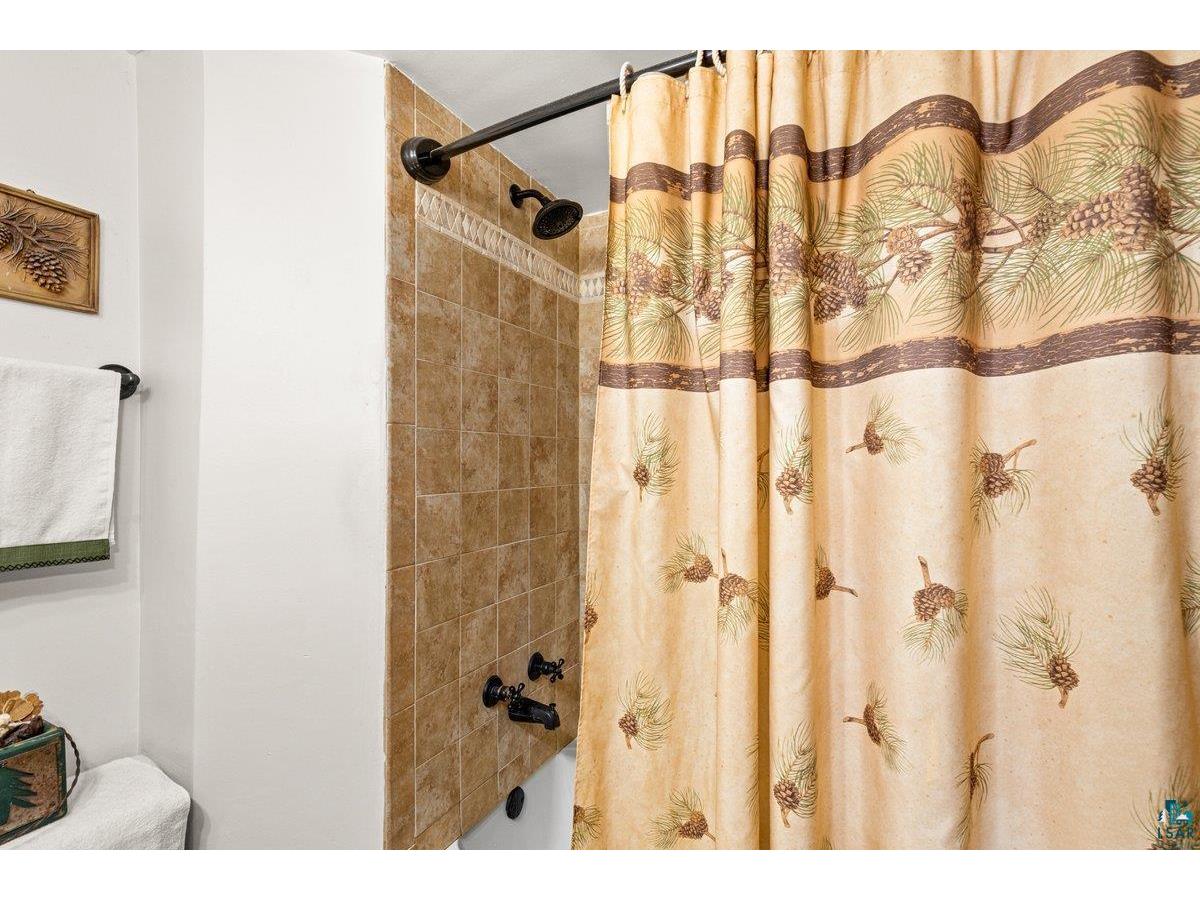 427 N 63rd Ave W Duluth MN 55807 6125703 image26