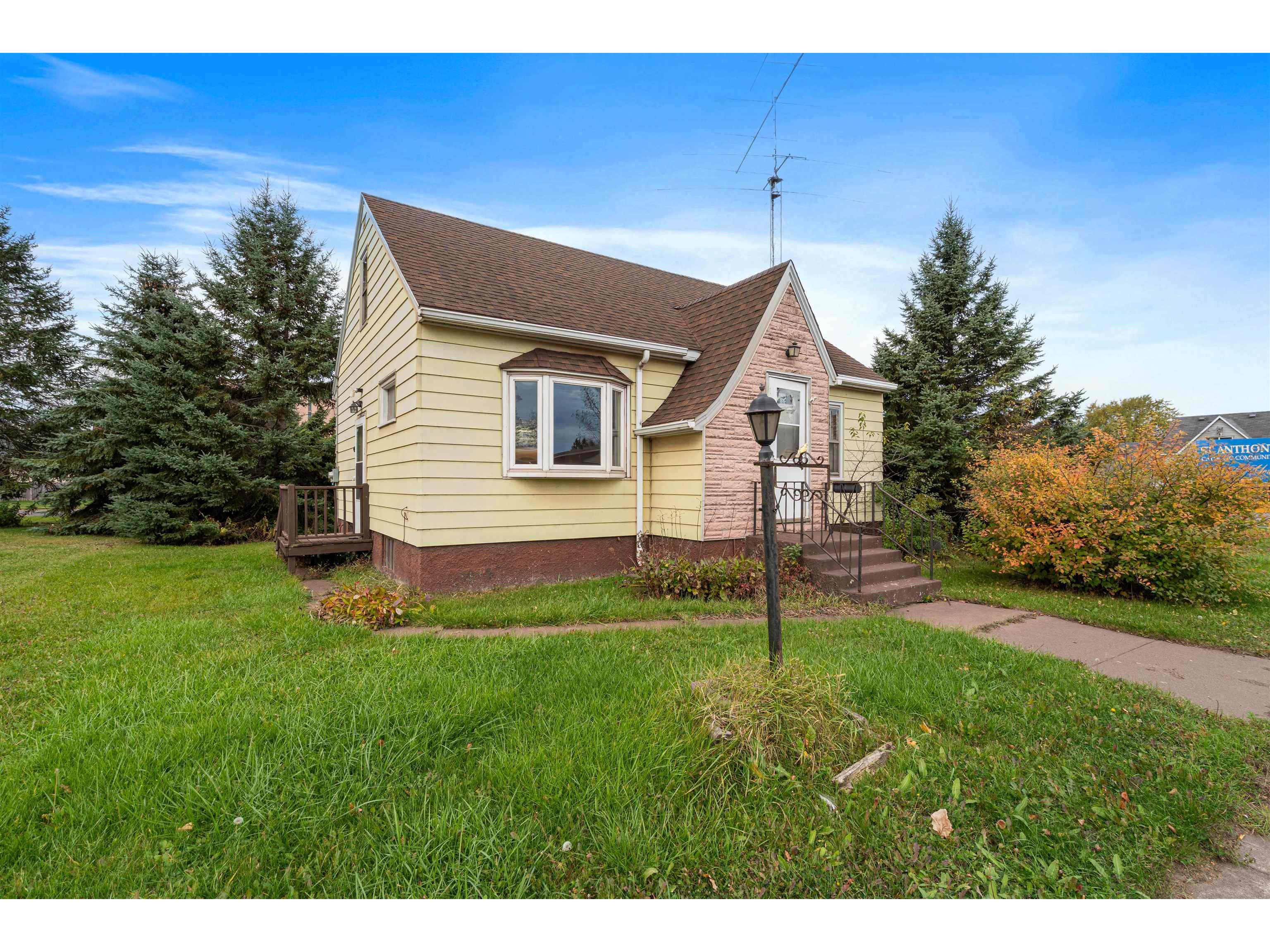 4306 E 2nd St Superior WI 54880 6122564 image1