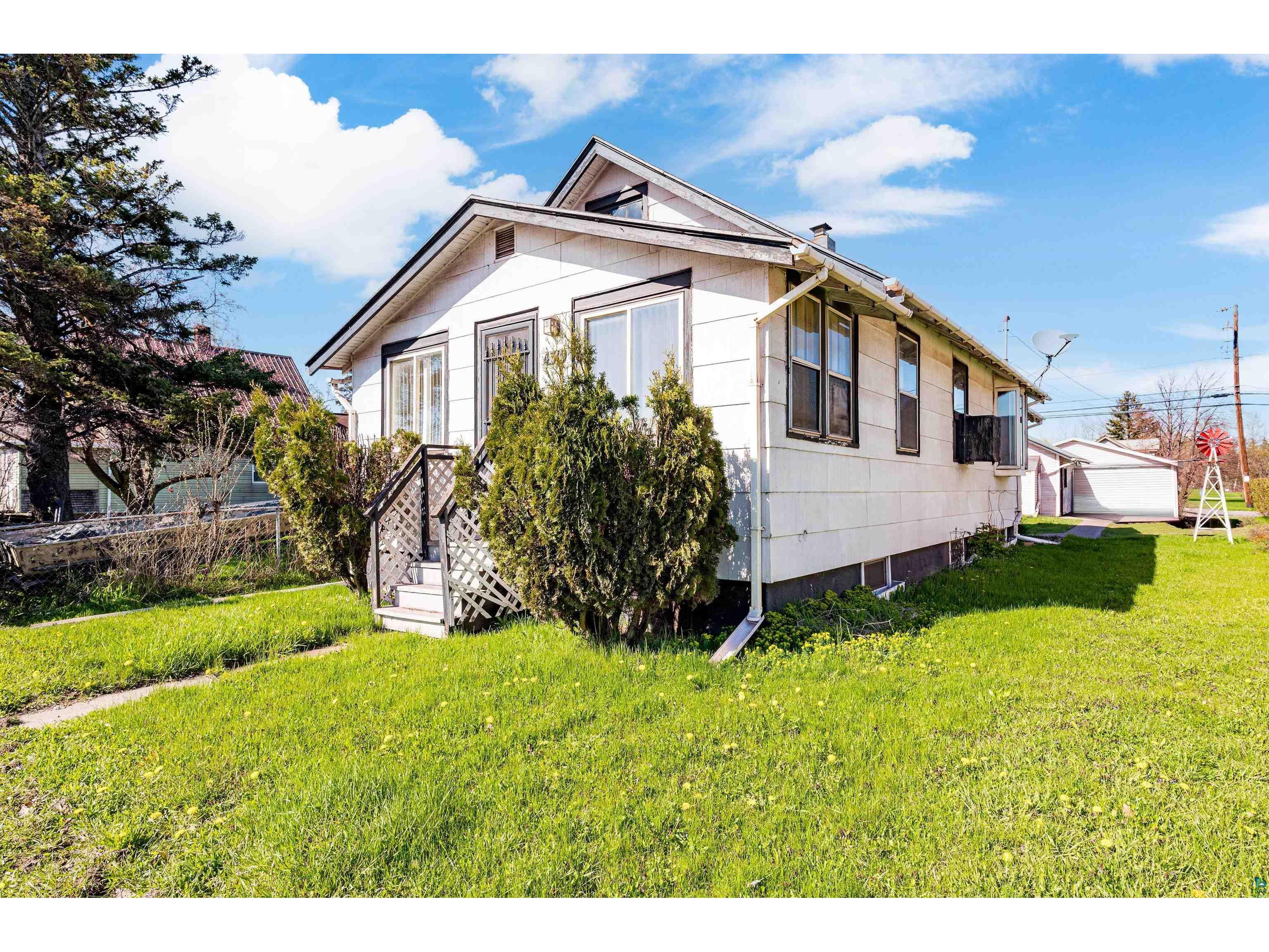 4319 E 2nd St Superior WI 54880 6113608 image1