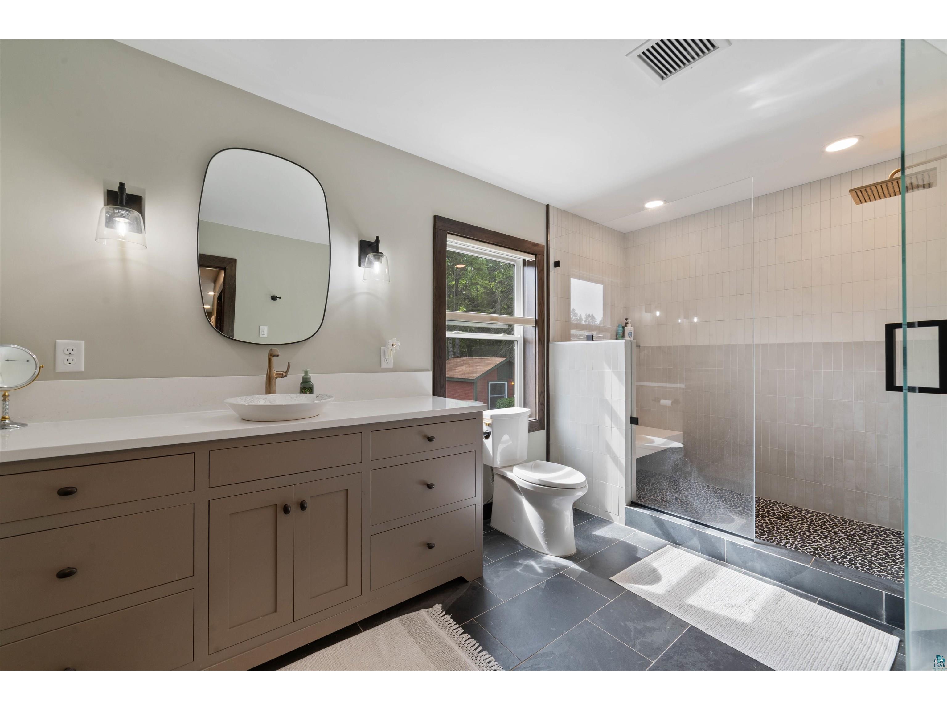 5107 North Shore Dr Duluth MN 55804 6120312 image40