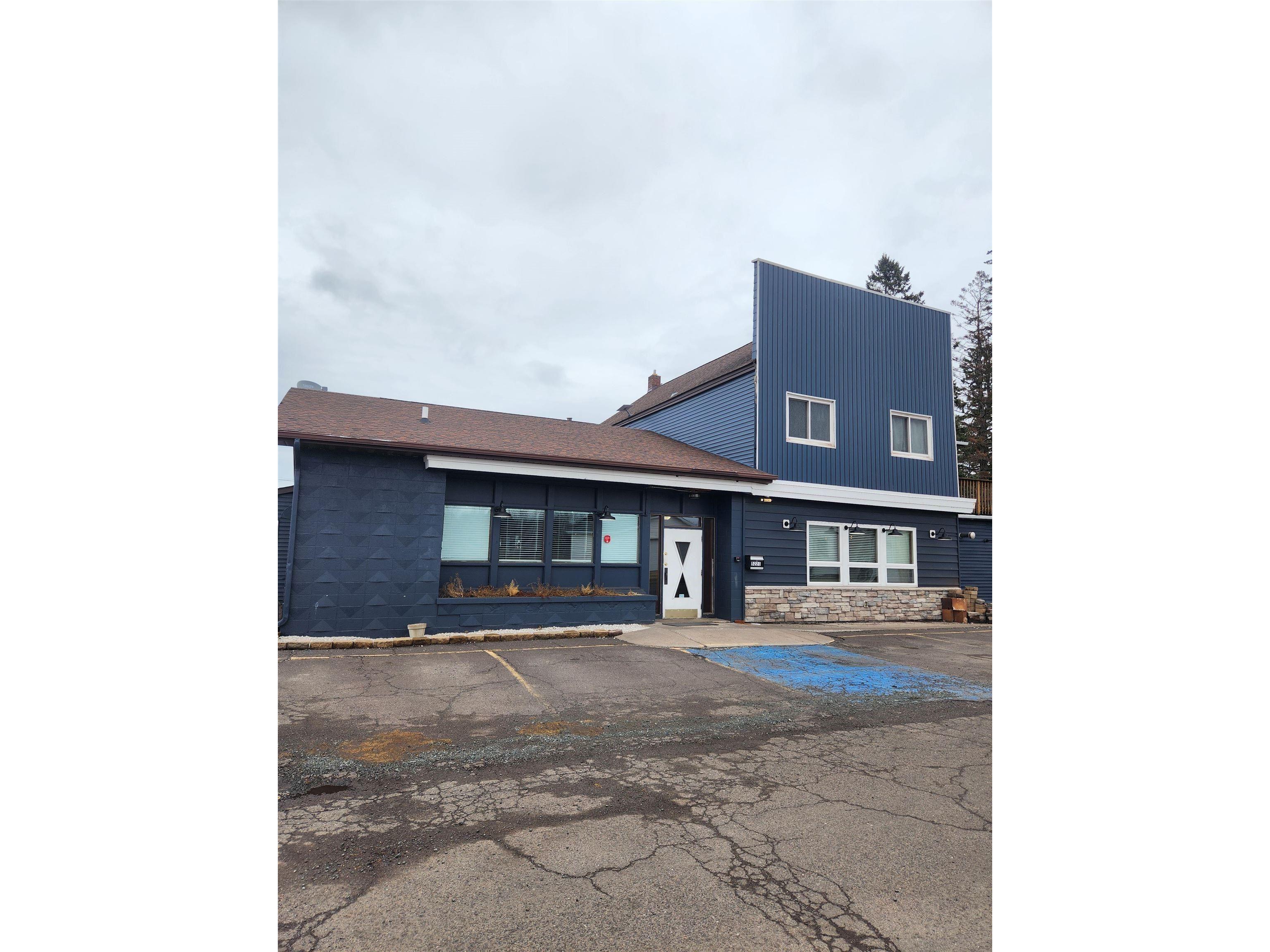 5221 E 4th St Superior WI 54880 6122446 image1