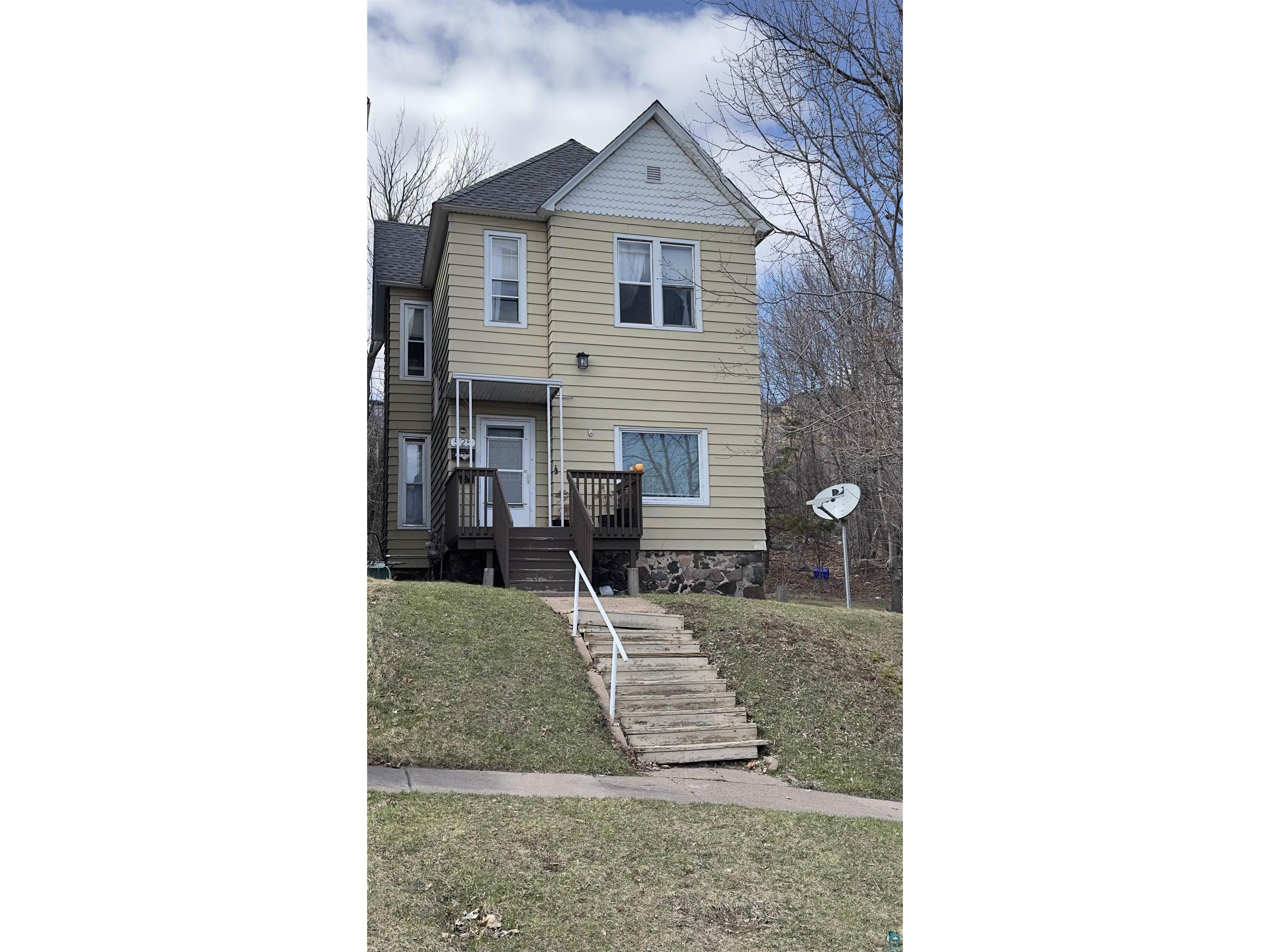 525 W 4th St Duluth MN 55806 6124764 image1