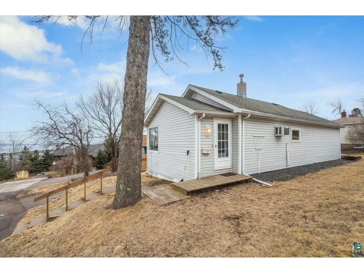 527 N 12th Ave W Duluth MN 55806 6118271 image1
