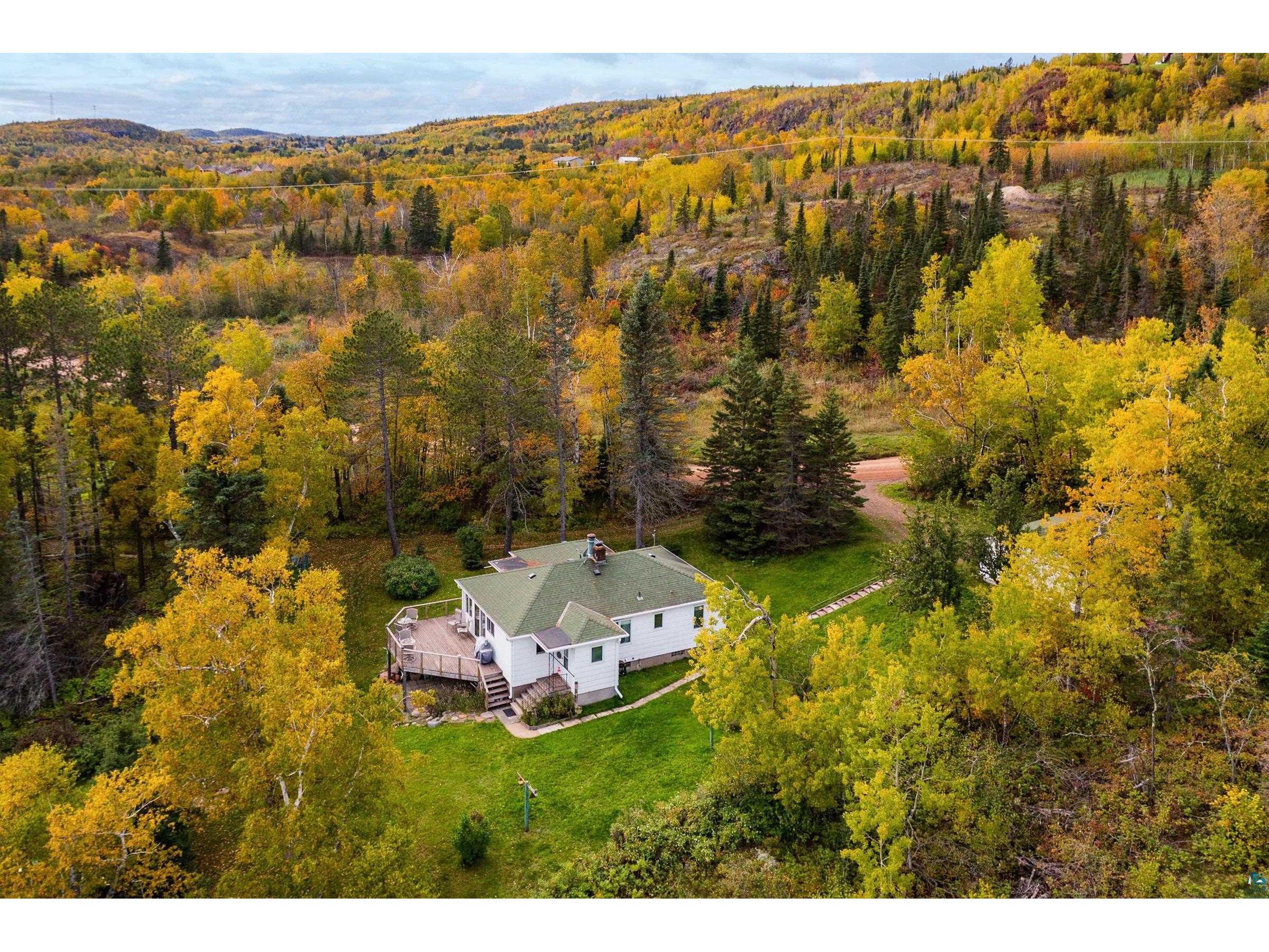 5277 E Lakeview Dr, Silver Bay, MN 55614 MLS 6111098 Edina Realty