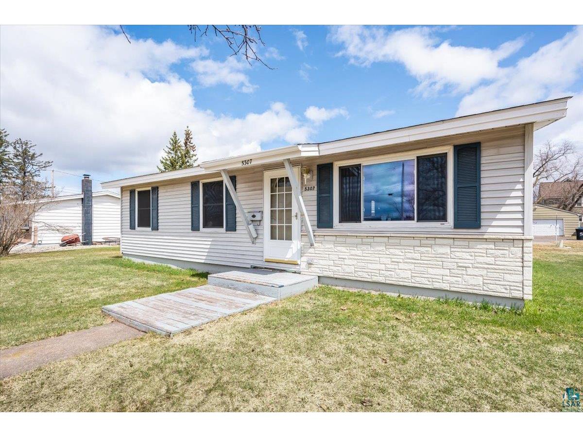 5307 E 4th St Superior WI 54880 6107763 image1