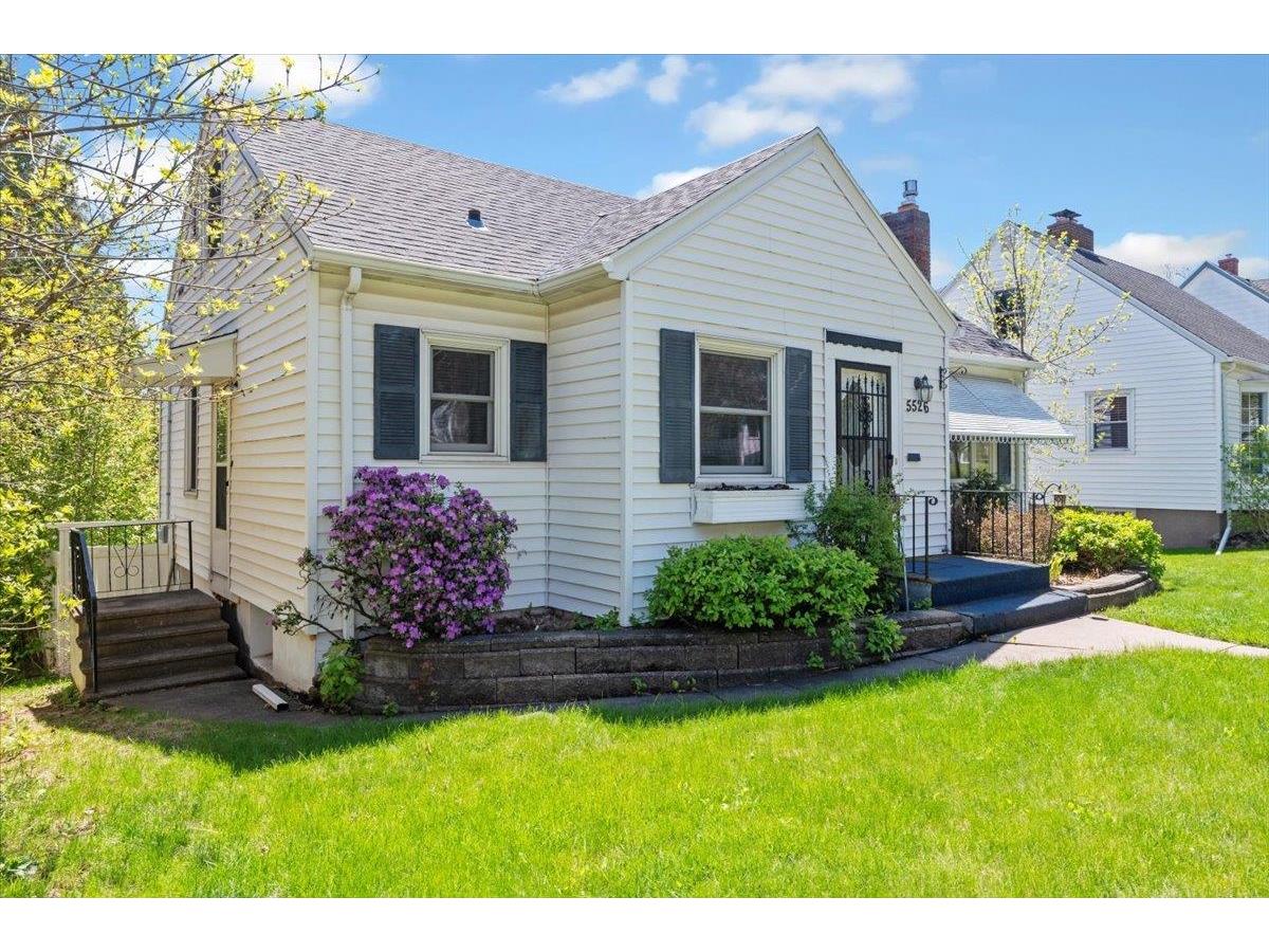 5526 W 8th St Duluth MN 55807 6119583 image1