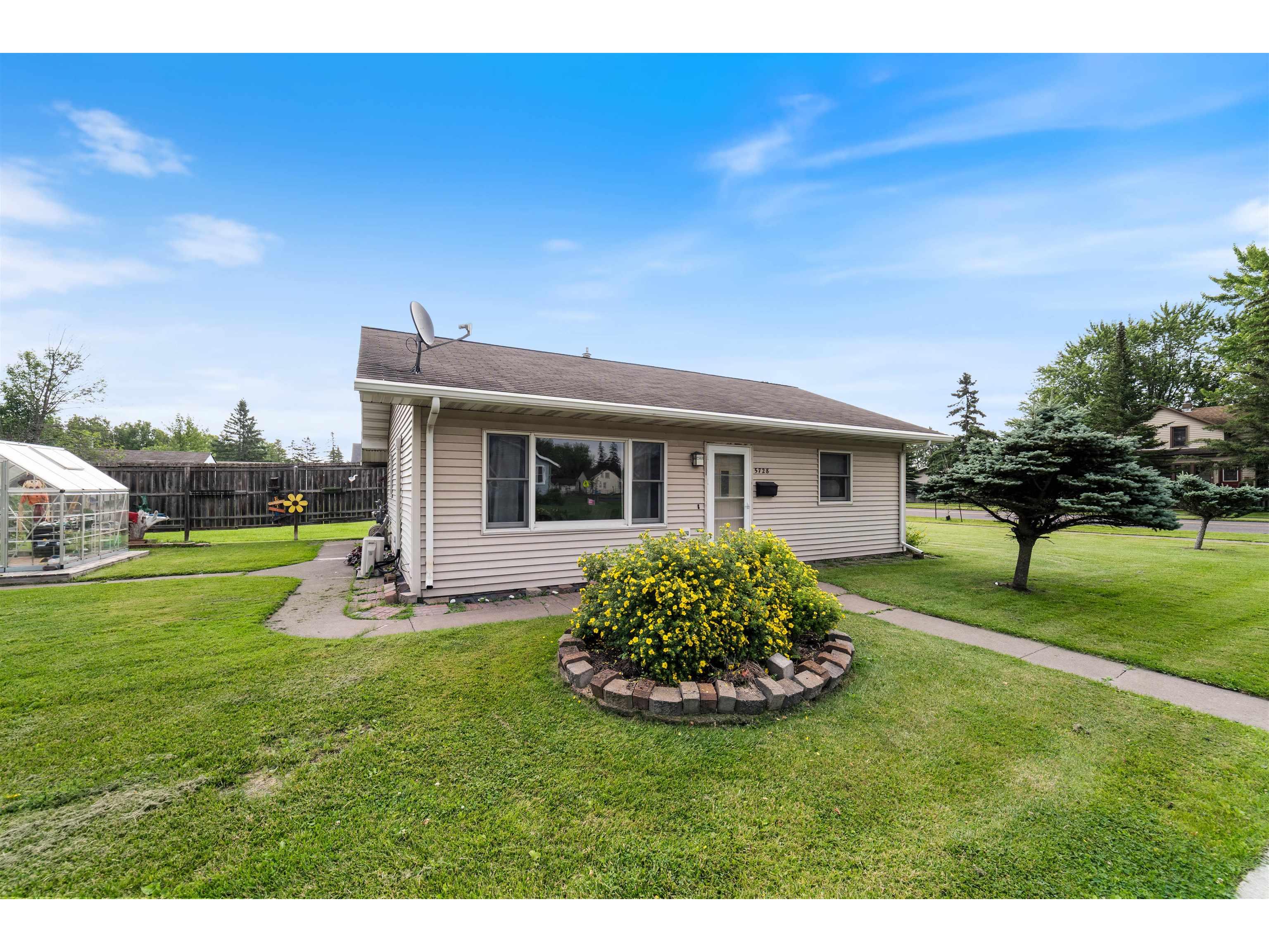 5728 Hughitt Ave Superior WI 54880 6120952 image1