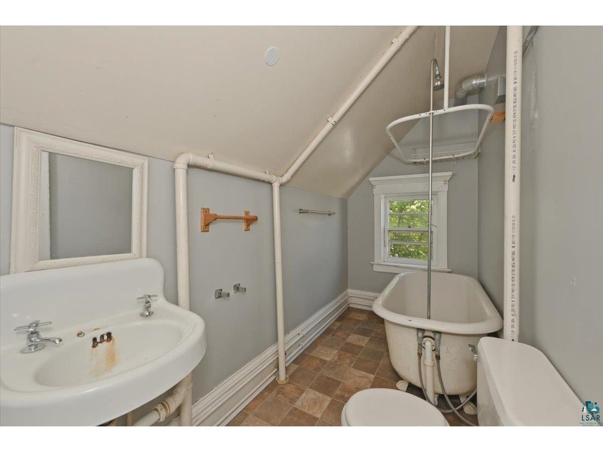 609 E 6th St Duluth MN 55805 6125970 image16