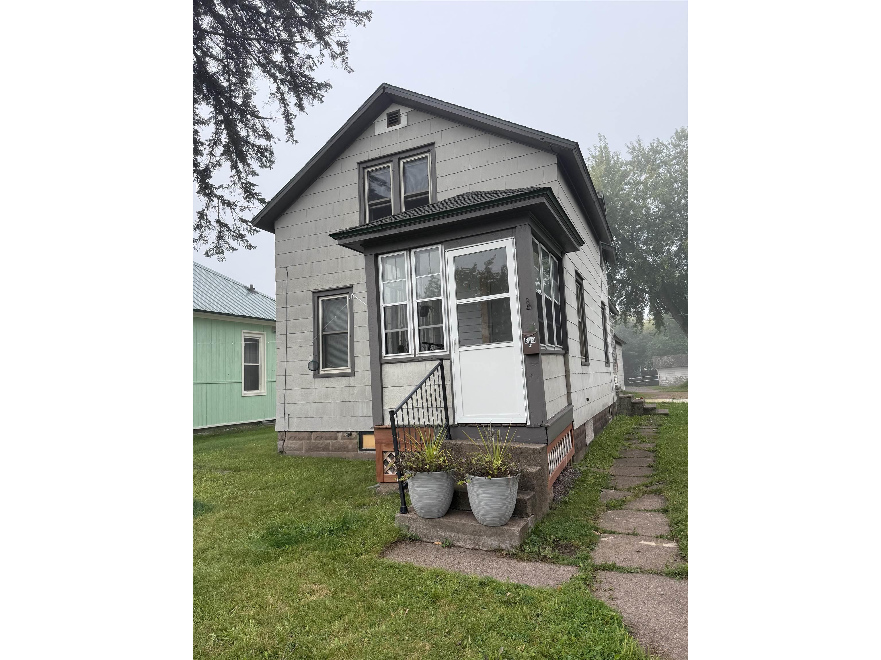 609 Vaughn Ave Ashland WI 54806 6121993 image1