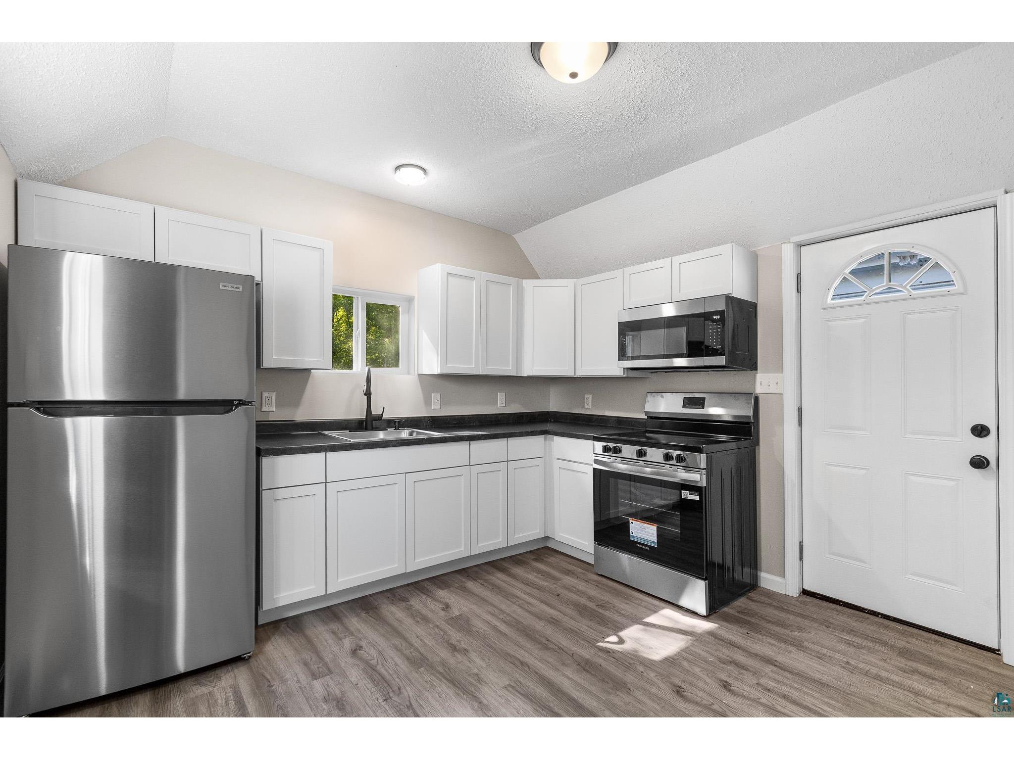 610 Park Ave Sandstone MN 55072 6125895 image3