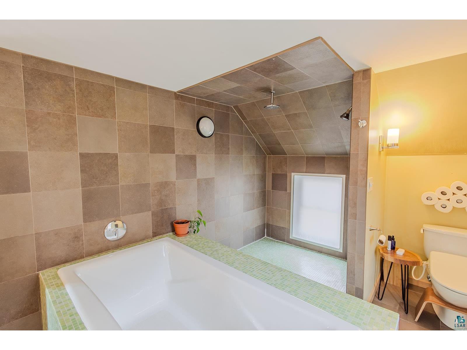 617 W 2nd St Duluth MN 55806 6125029 image30