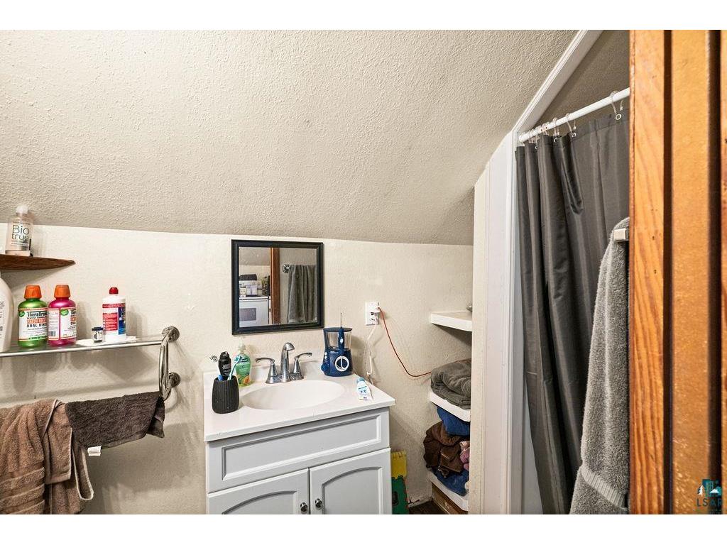 628 W 3rd St Duluth MN 55806 6123805 image3