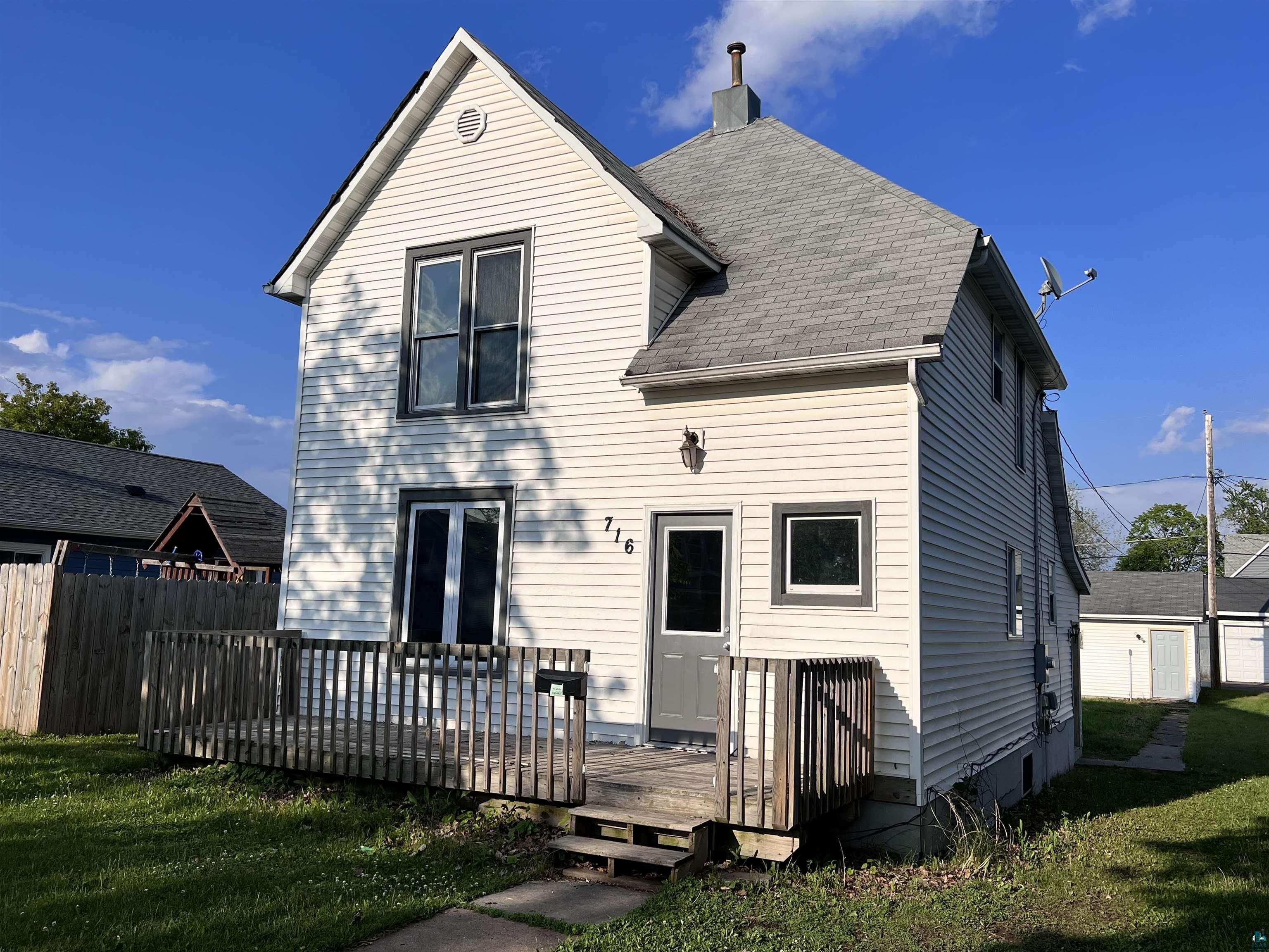 716 Weeks Ave Superior WI 54880 6109110 image1