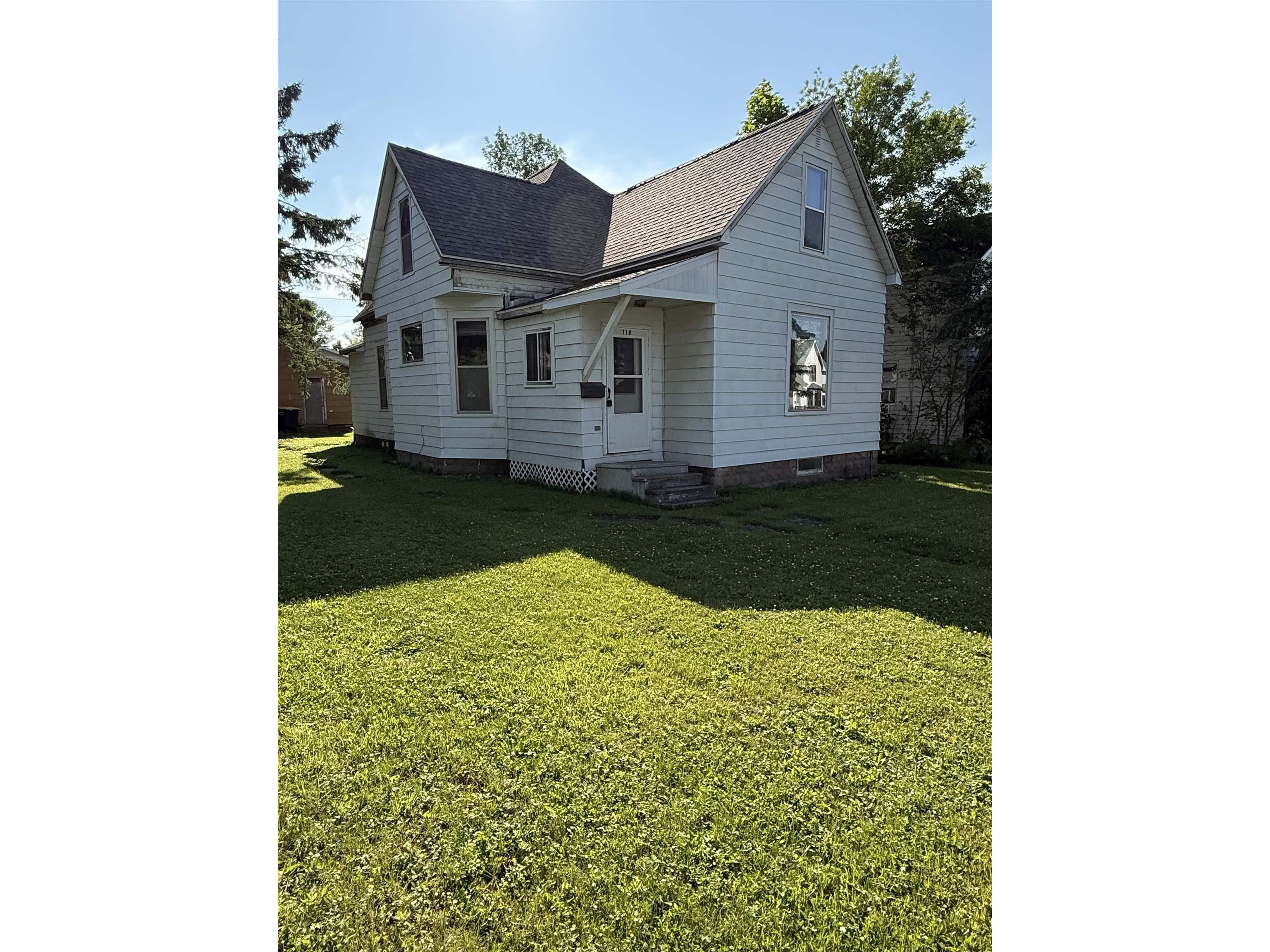 719 Vaughn Ave Ashland WI 54806 6118457 image1