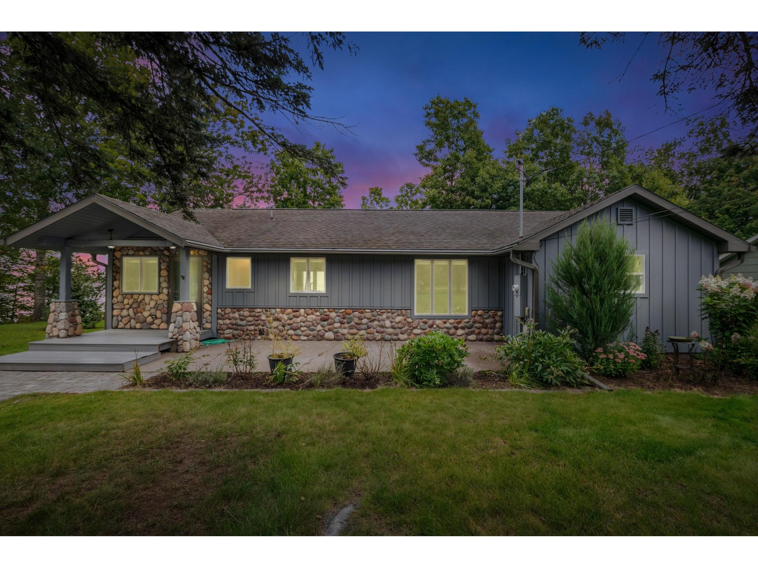 74520 Lakeshore Dr Washburn WI 54891 - Lake Superior 6121881 image1