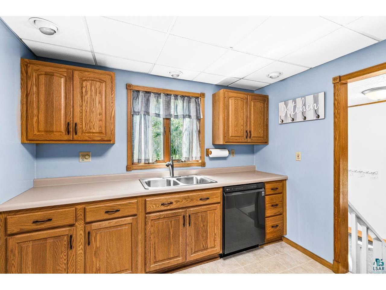 809 N Robin Ave Duluth MN 55811 6126590 image17