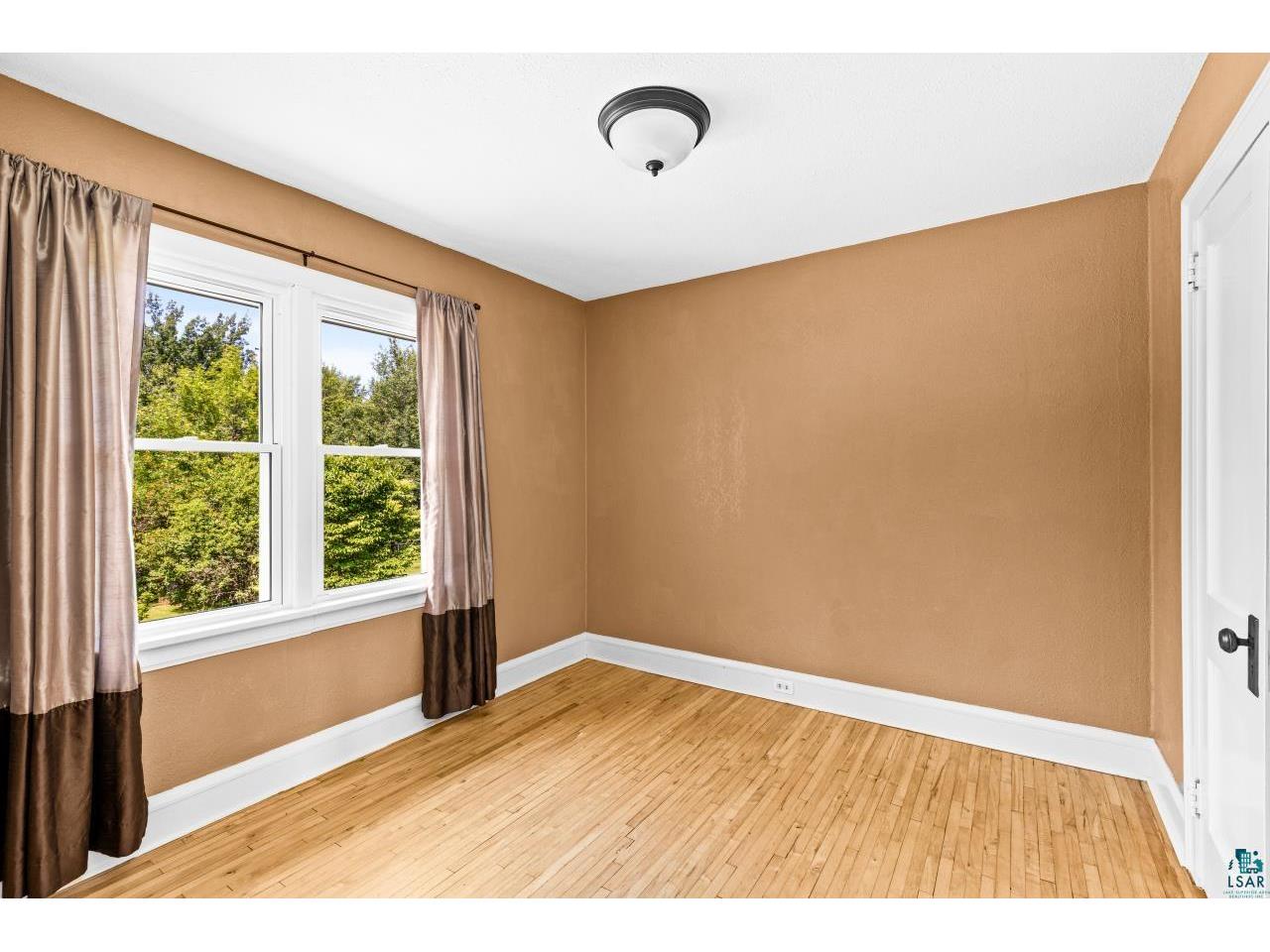 809 N Robin Ave Duluth MN 55811 6126590 image19