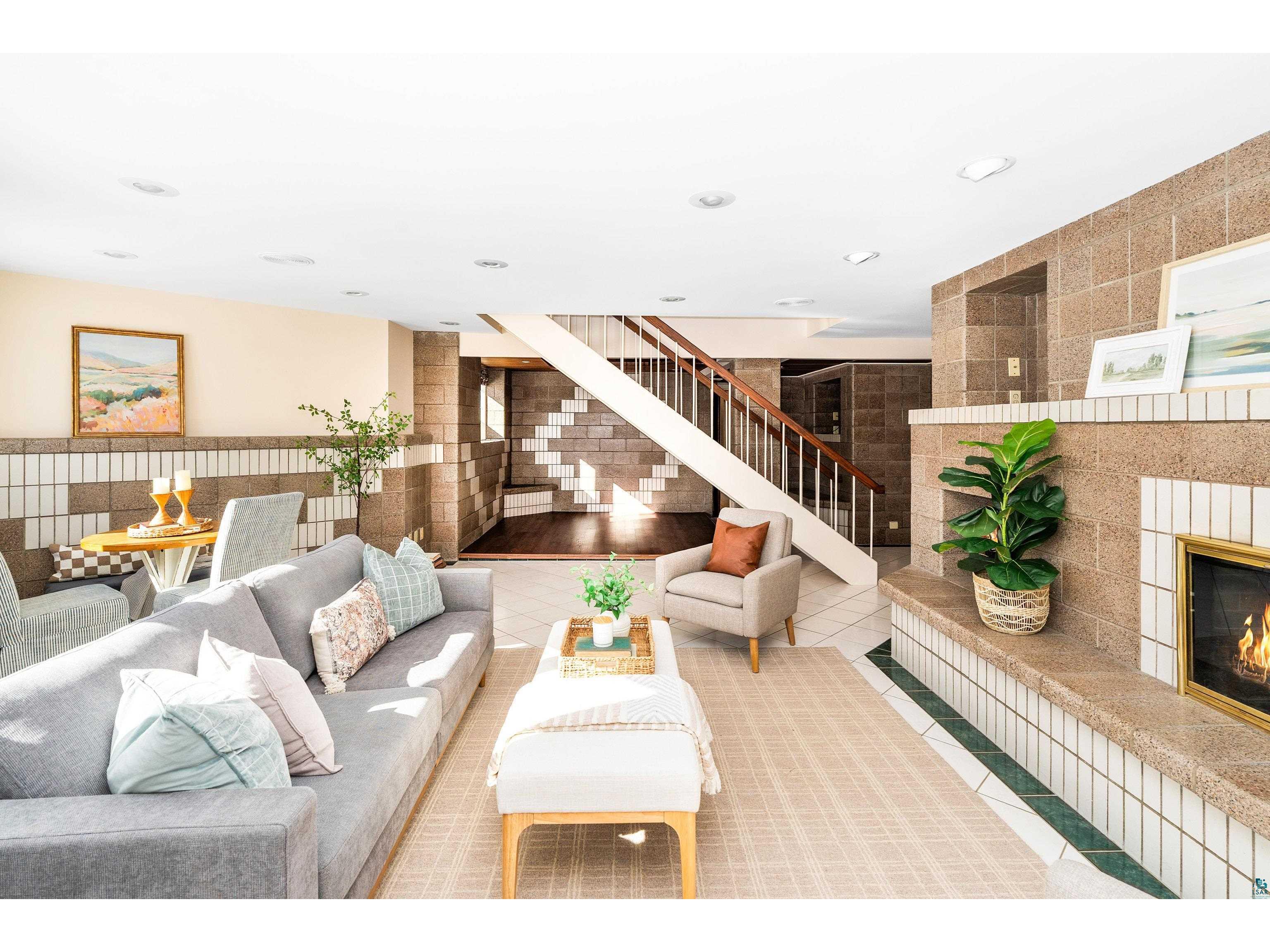 814 W 5th St Duluth MN 55806 6123789 image56