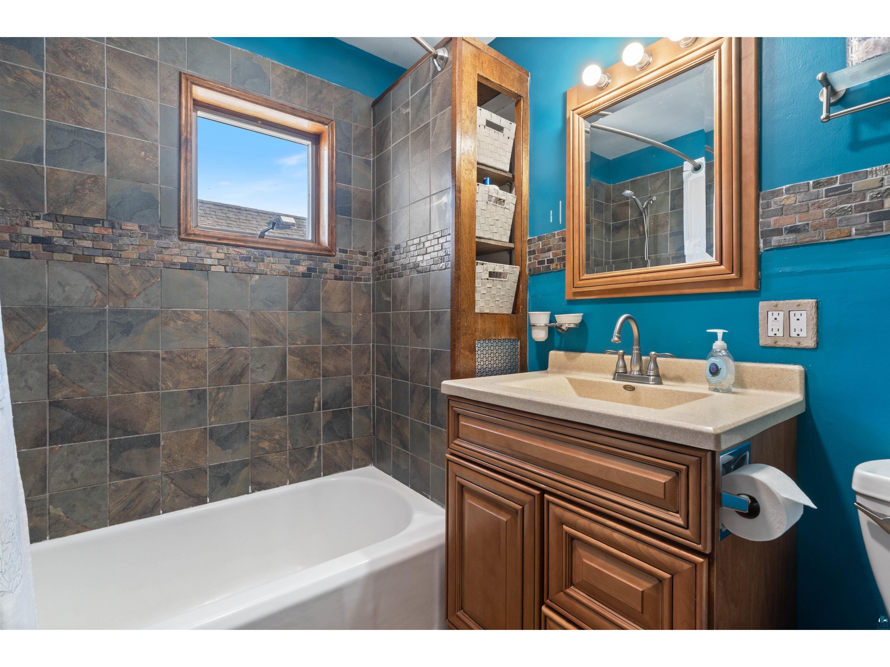 815 Grandview Ave Duluth MN 55812 6124413 image18