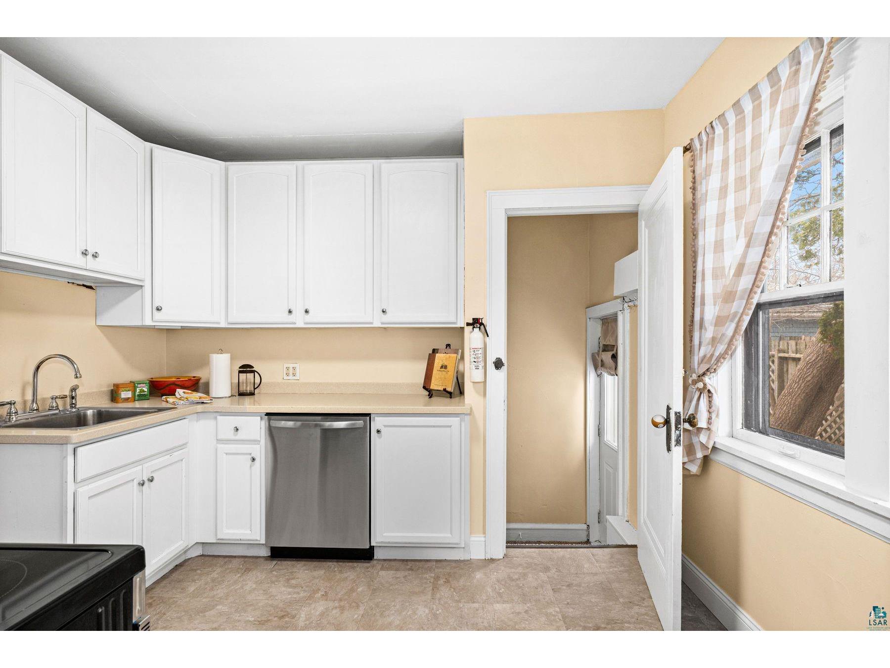 821 N 19th Ave E Duluth MN 55812 6124829 image14