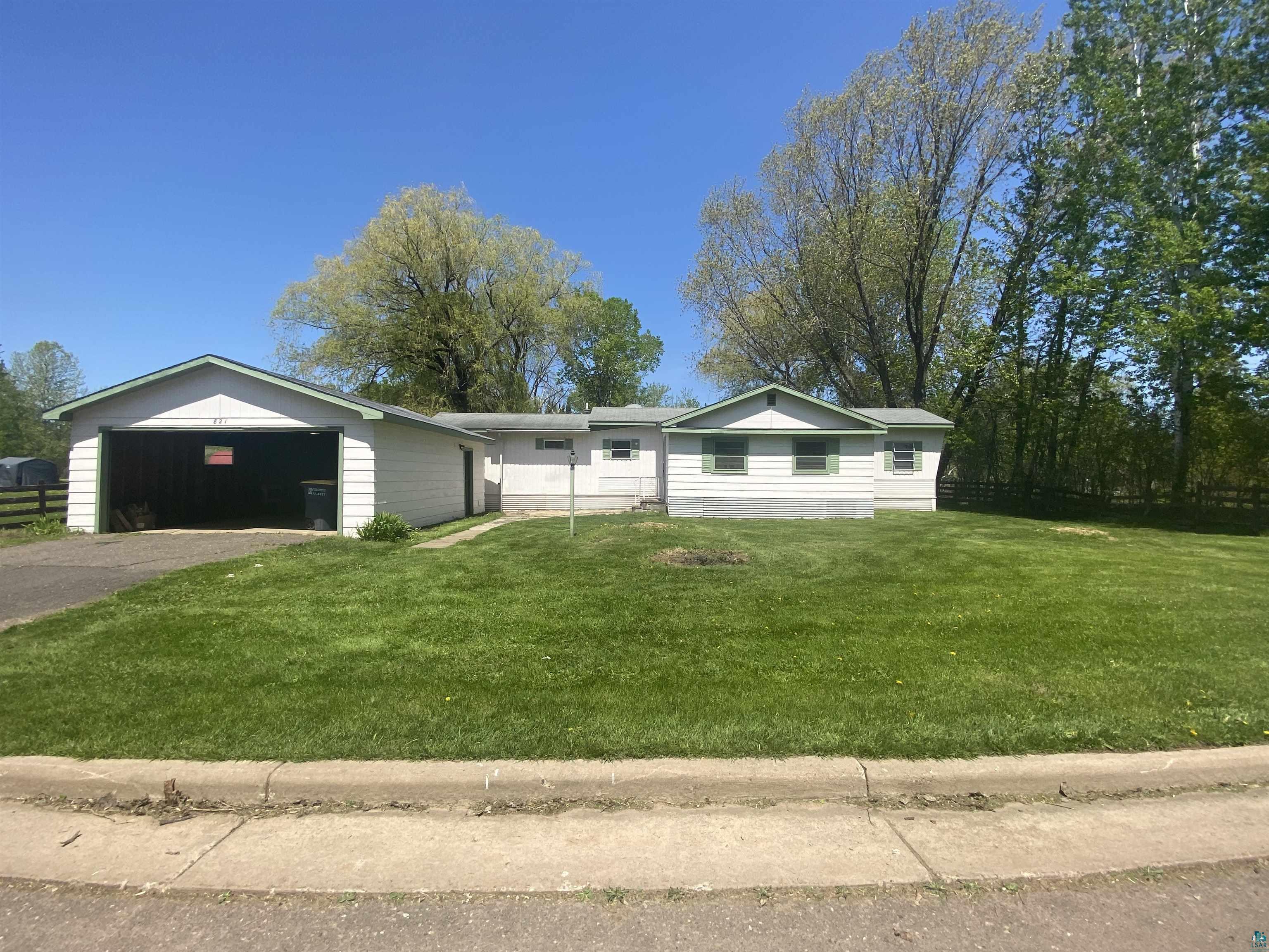 821 W 3rd St Washburn WI 54891 6108327 image1