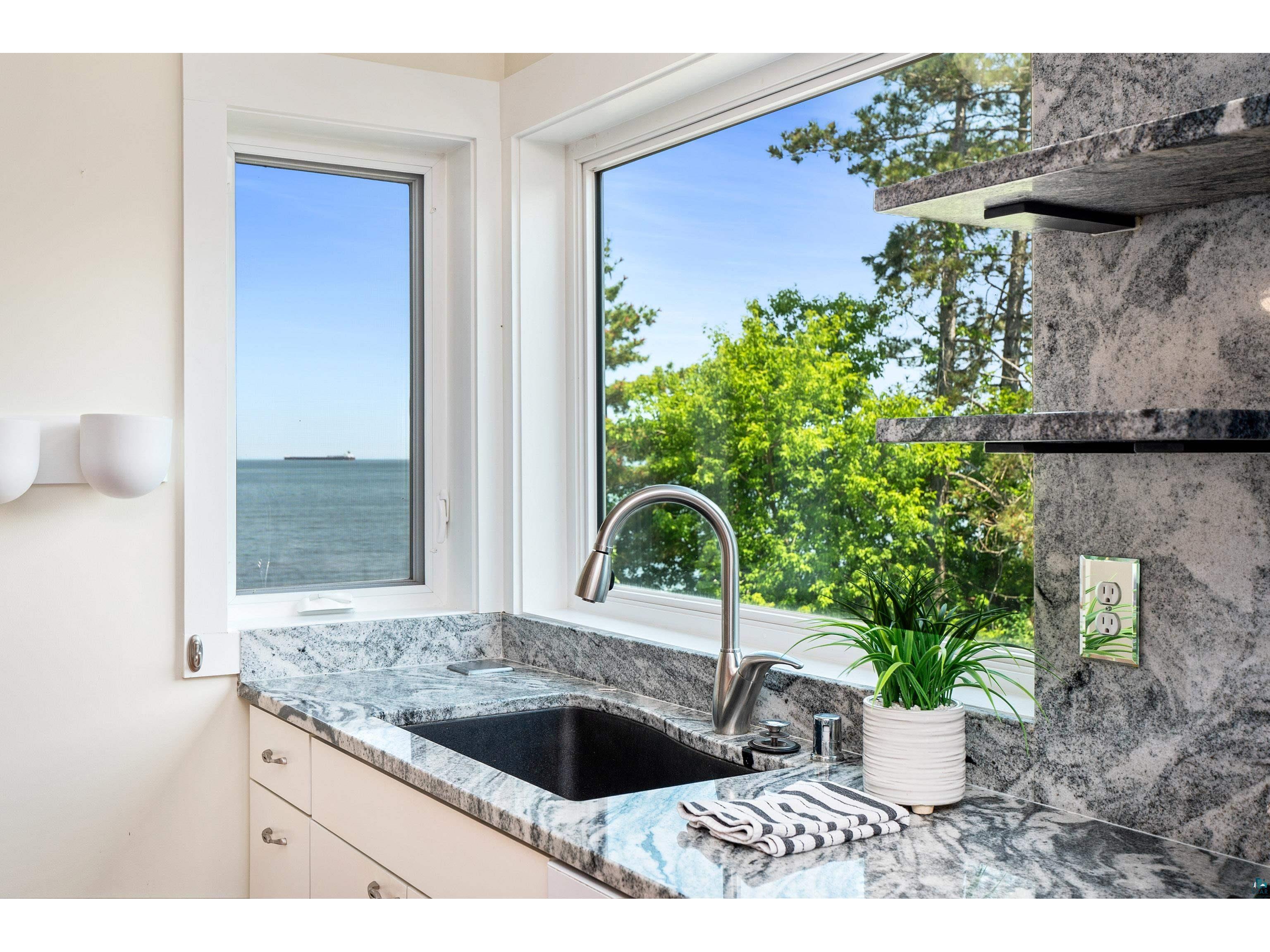 840 Lake Ave S Duluth MN 55802 - Lake Superior 6125143 image13