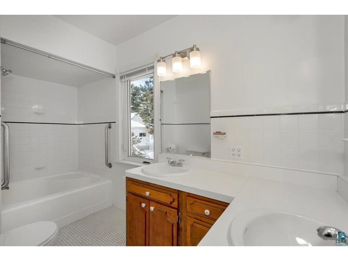 845 Grandview Ave Duluth MN 55812 6123772 image18