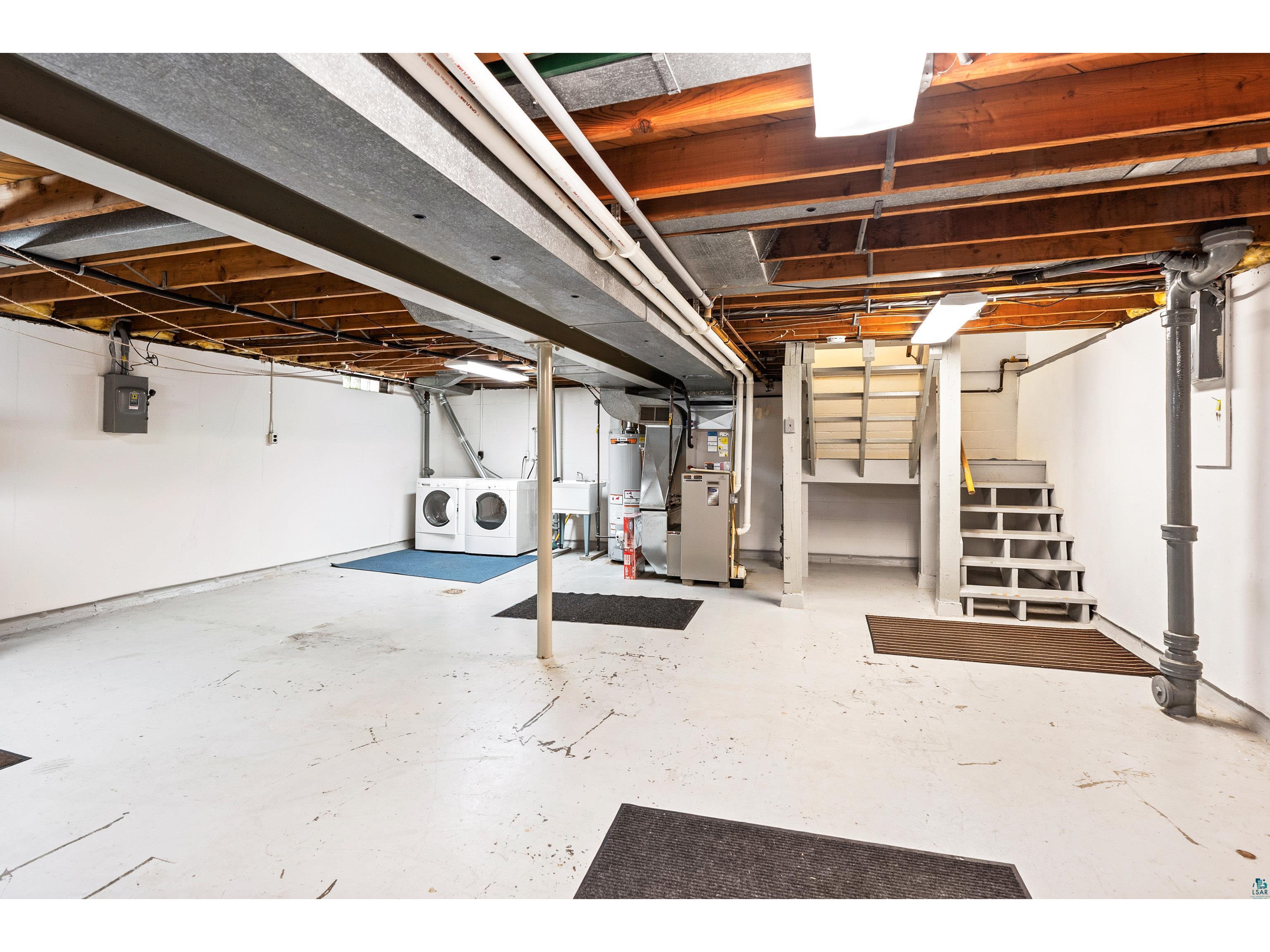 902 Madison Ave Duluth MN 55811 6126777 image33