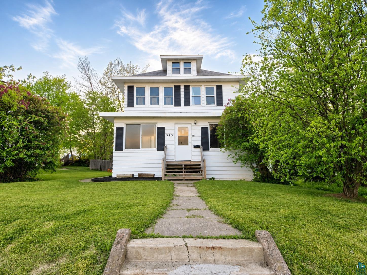 915 W 3rd St Duluth MN 55806 6125807 image1