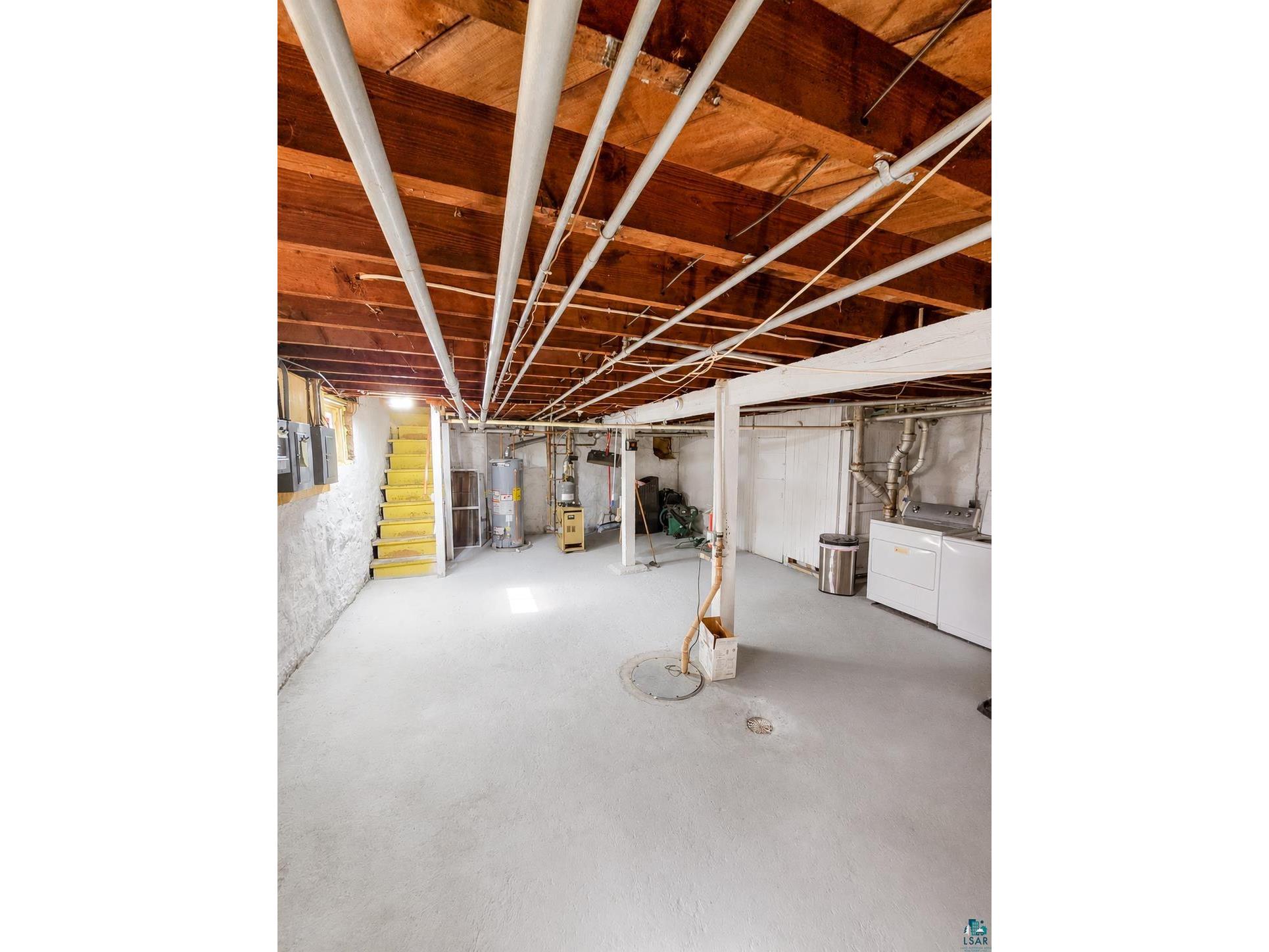 915 W 3rd St Duluth MN 55806 6125807 image10