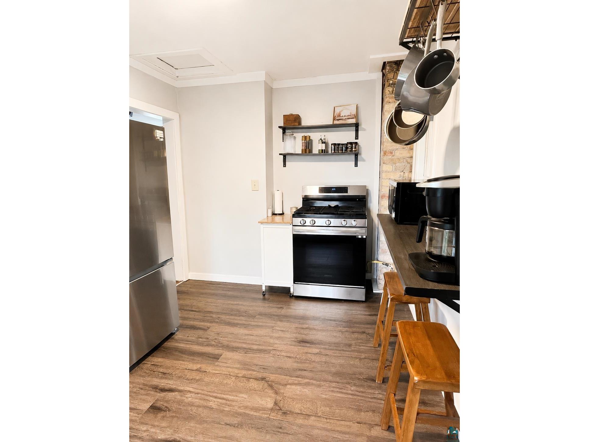 915 W 3rd St Duluth MN 55806 6125807 image17