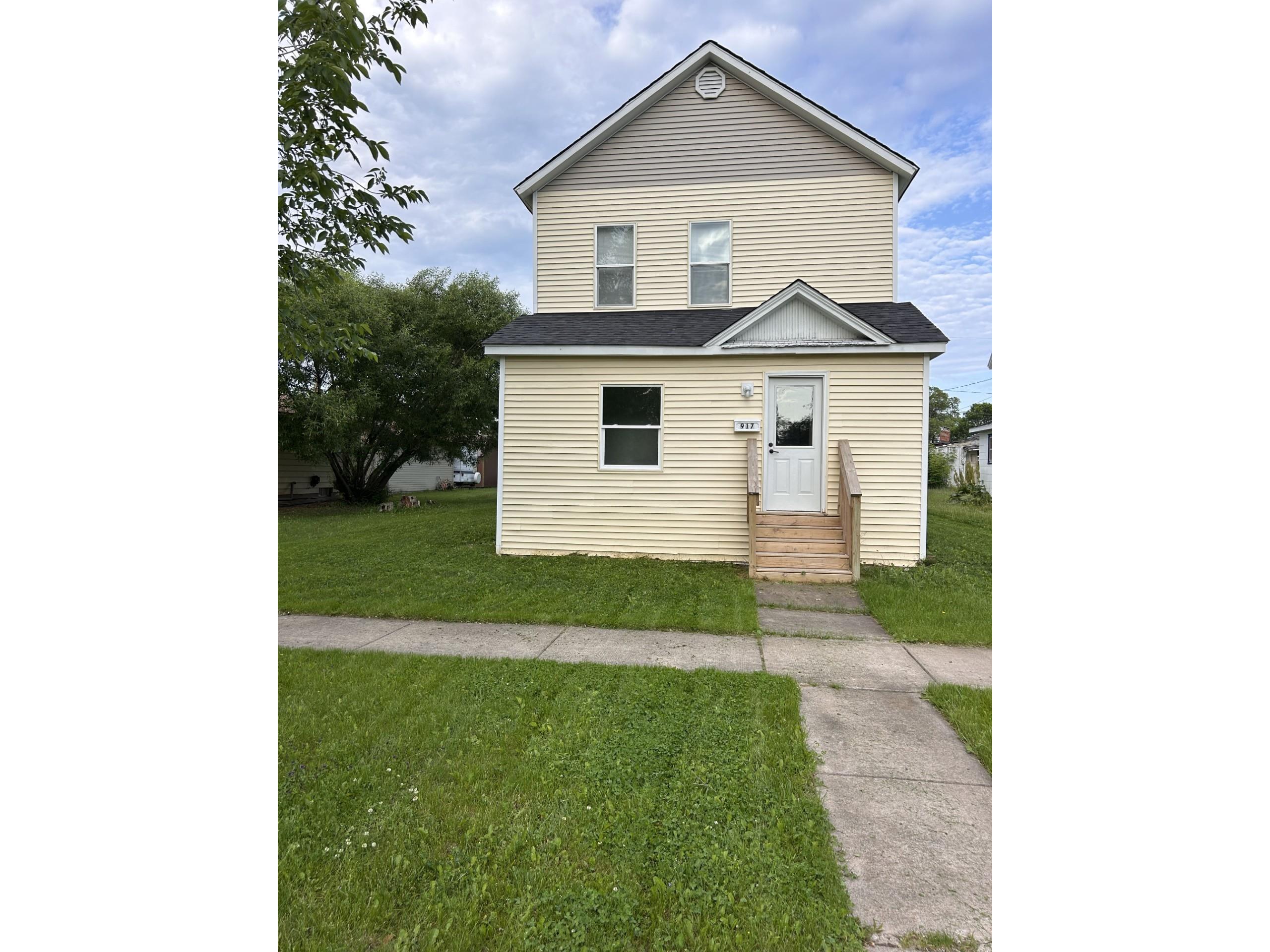 917 Beaser Ave Ashland WI 54806 6120224 image1