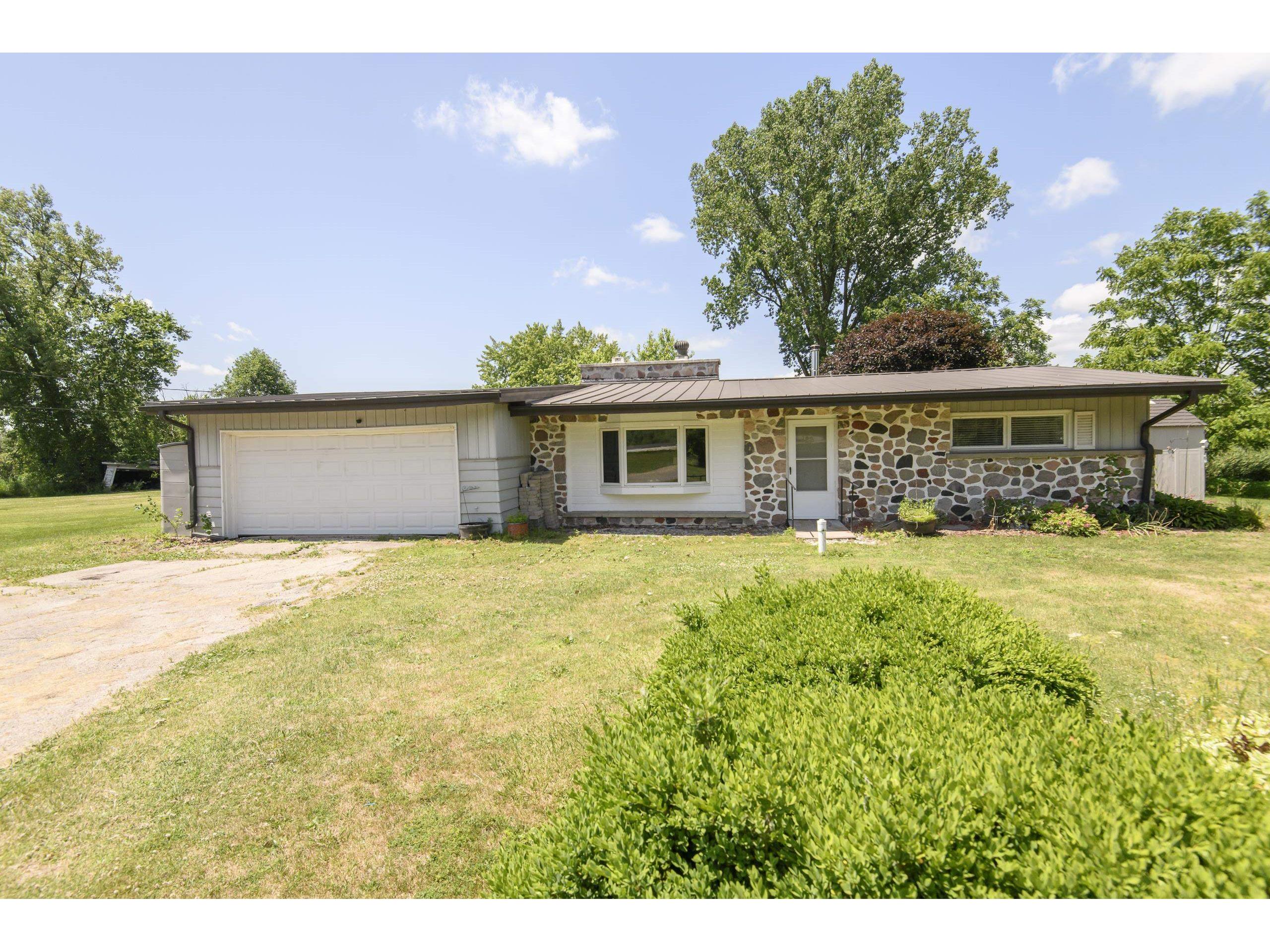 W224S9735 Big Bend Dr Big Bend WI 53103 6120303 image1