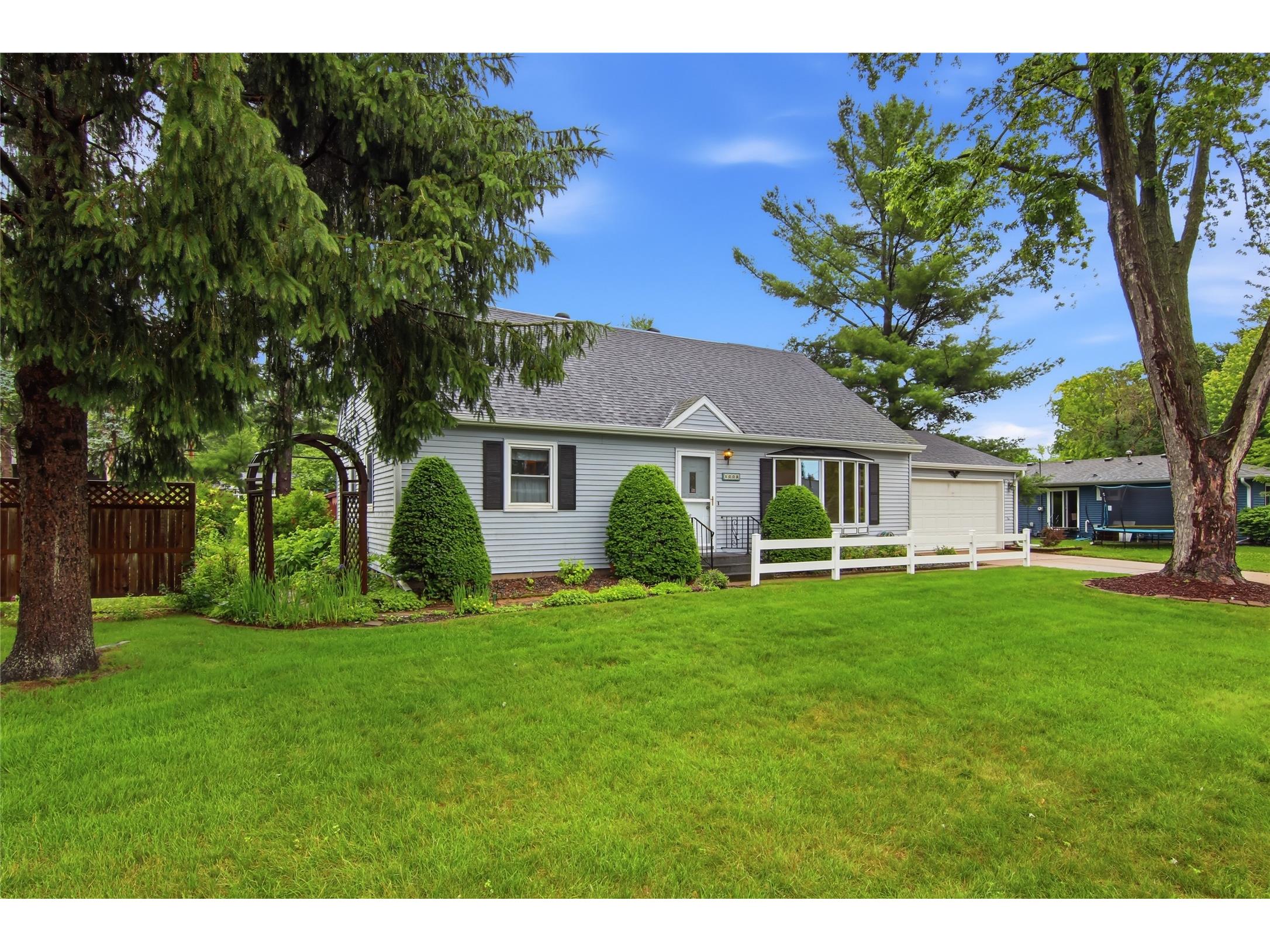 1008 W Cedar Street Chippewa Falls WI 54729 1602380 image1
