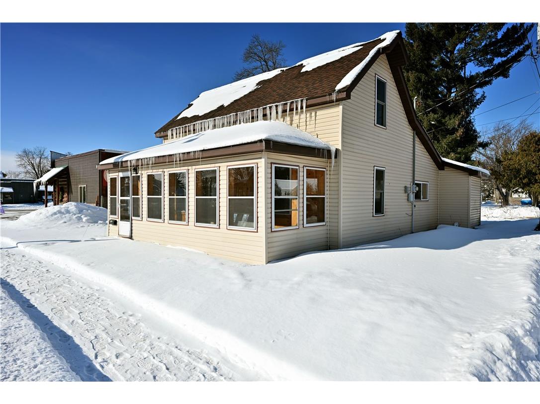 1009 N River St Spooner WI 54801 1589006 image1