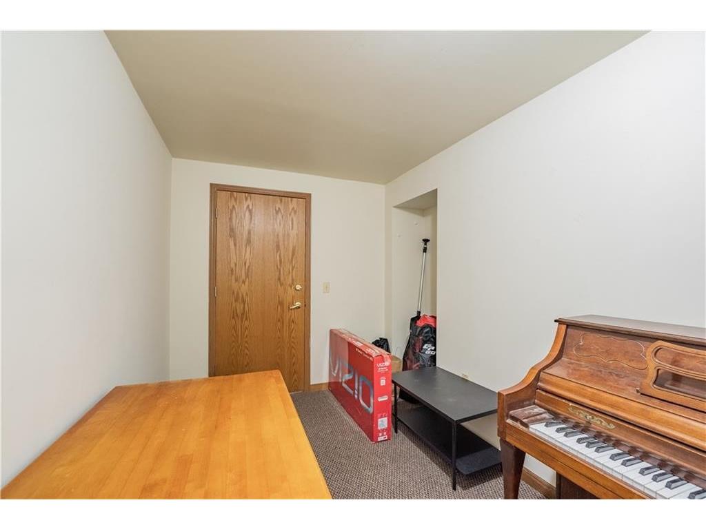 1010 S Farwell Street Eau Claire WI 54701 1598018 image34