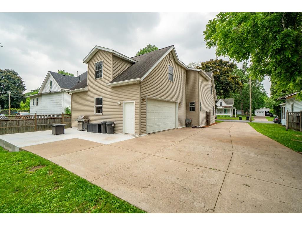 1015 Wilson Avenue Menomonie WI 54751 1603157 image2