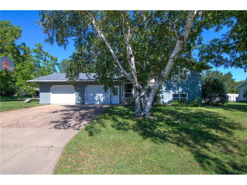 1017 Leonard Drive, Eau Claire, WI, 54703 MLS 1568242 Edina Realty