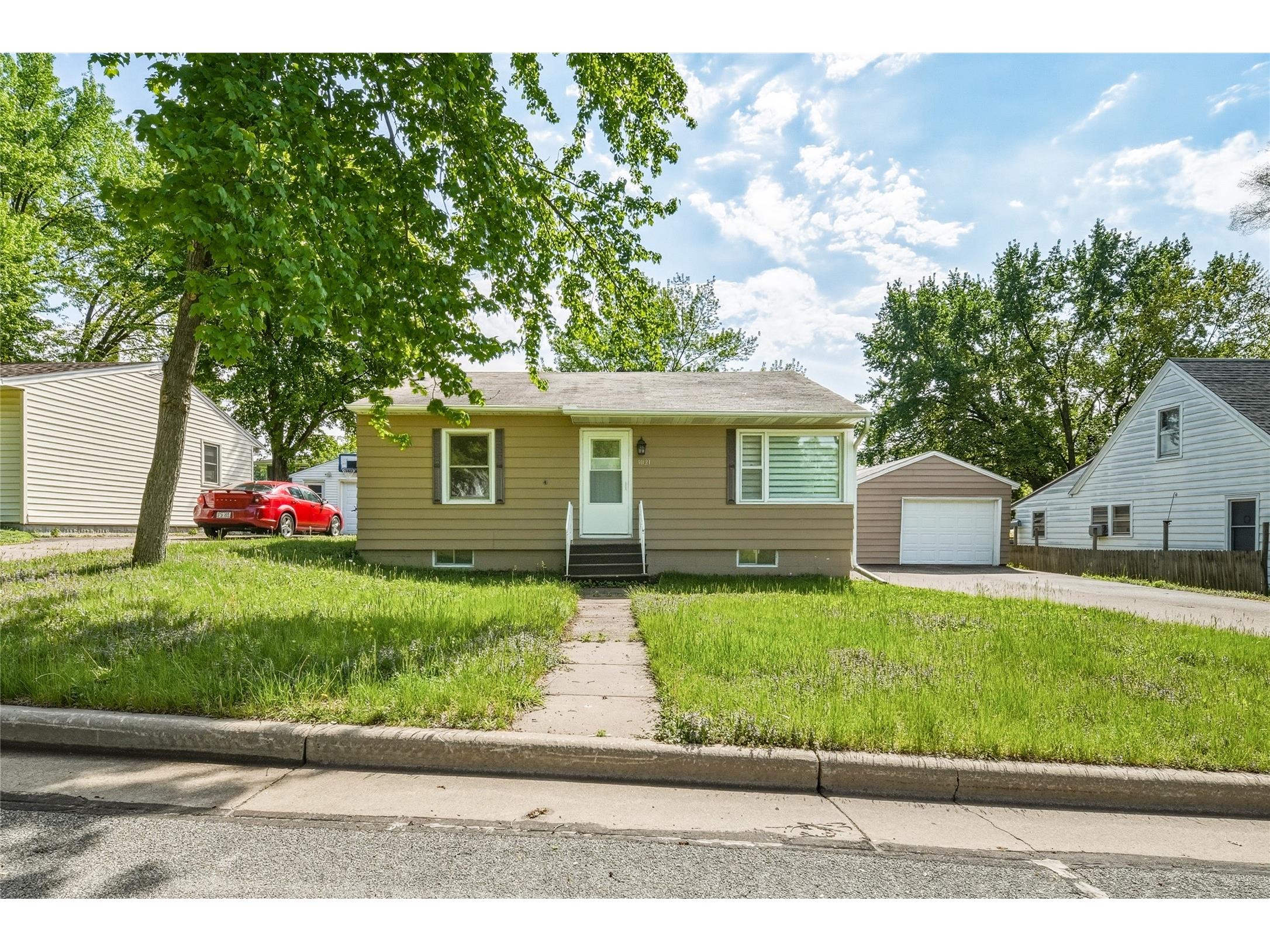1021 Essex Street Eau Claire WI 54703 1601161 image1