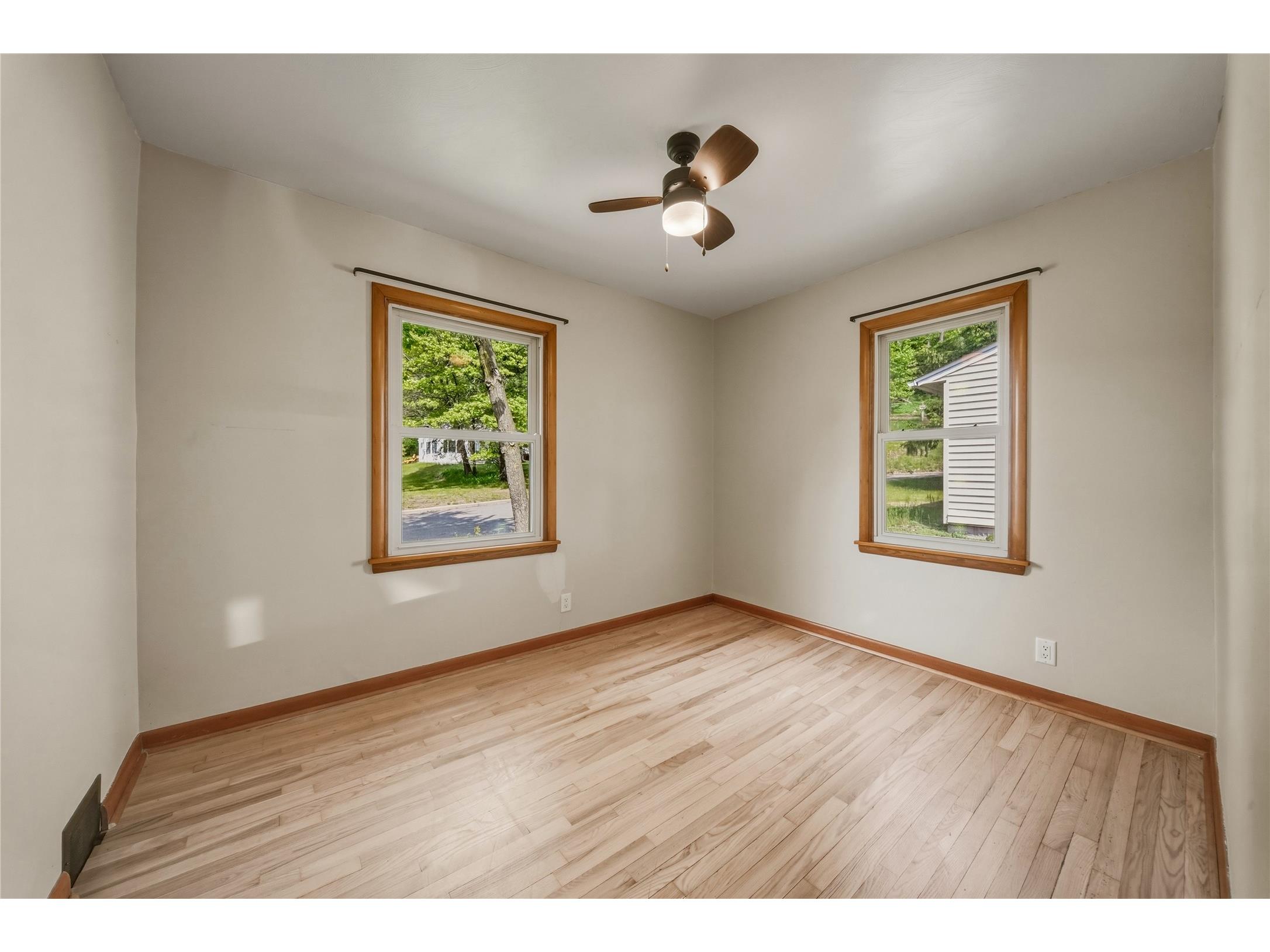 1021 Essex Street Eau Claire WI 54703 1601161 image18
