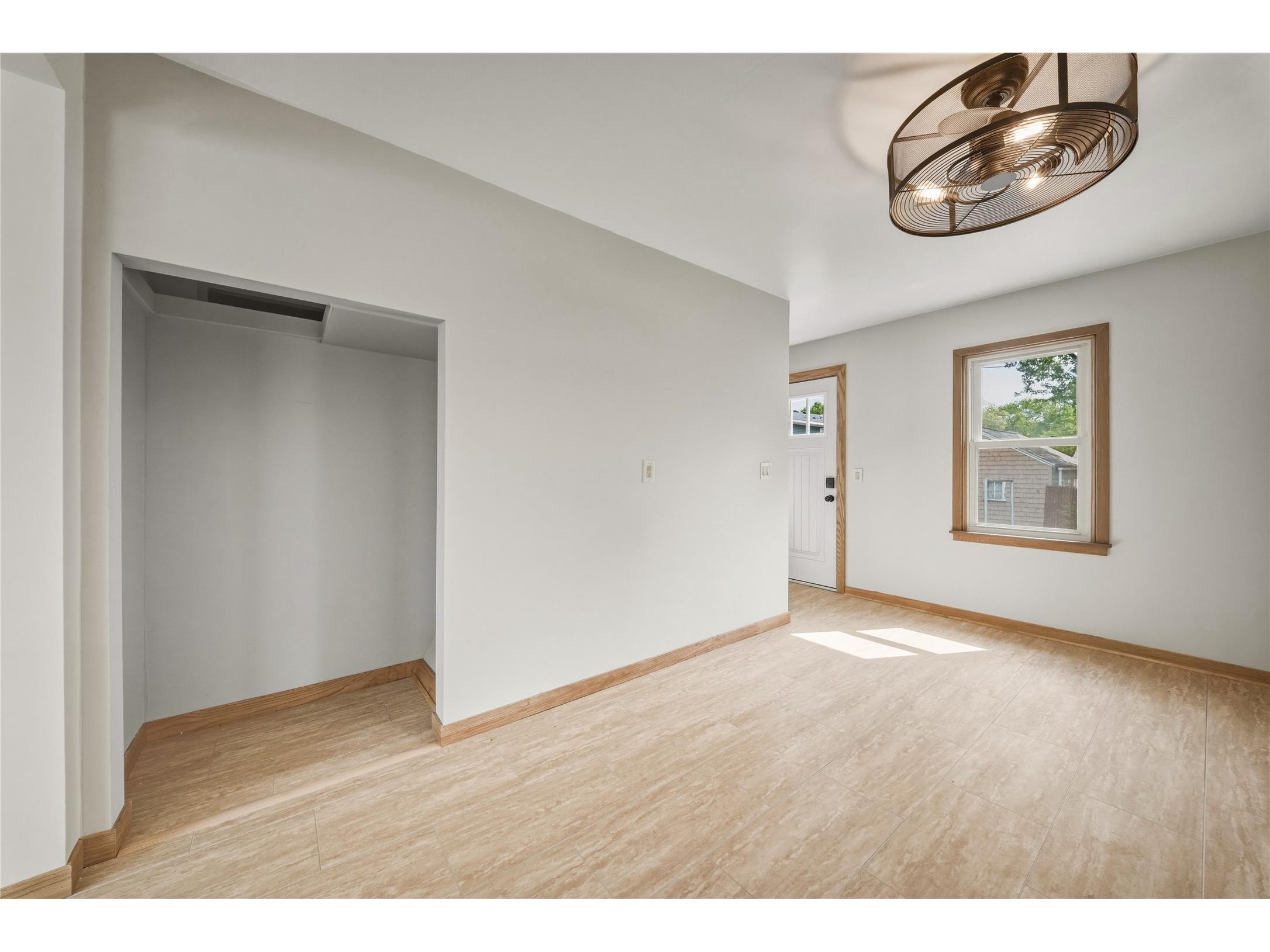 1021 Essex Street Eau Claire WI 54703 1601161 image19