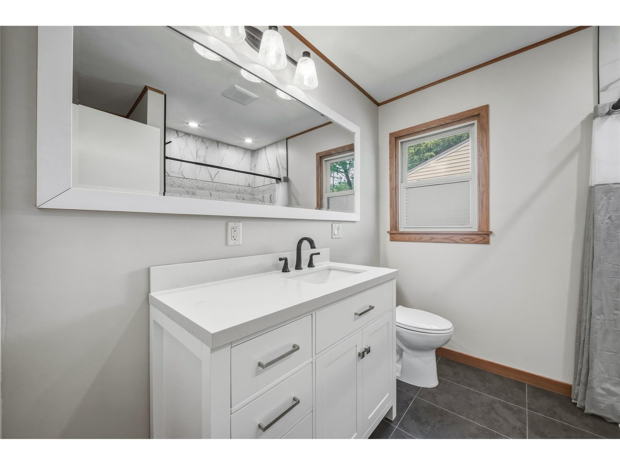 1021 Essex Street Eau Claire WI 54703 1601161 image21