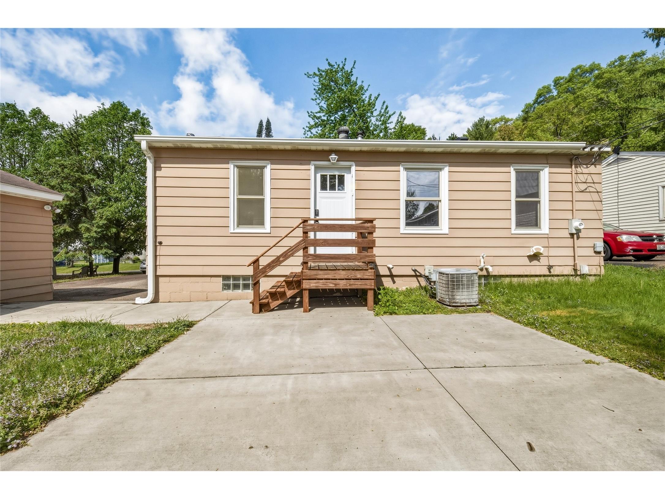 1021 Essex Street Eau Claire WI 54703 1601161 image3