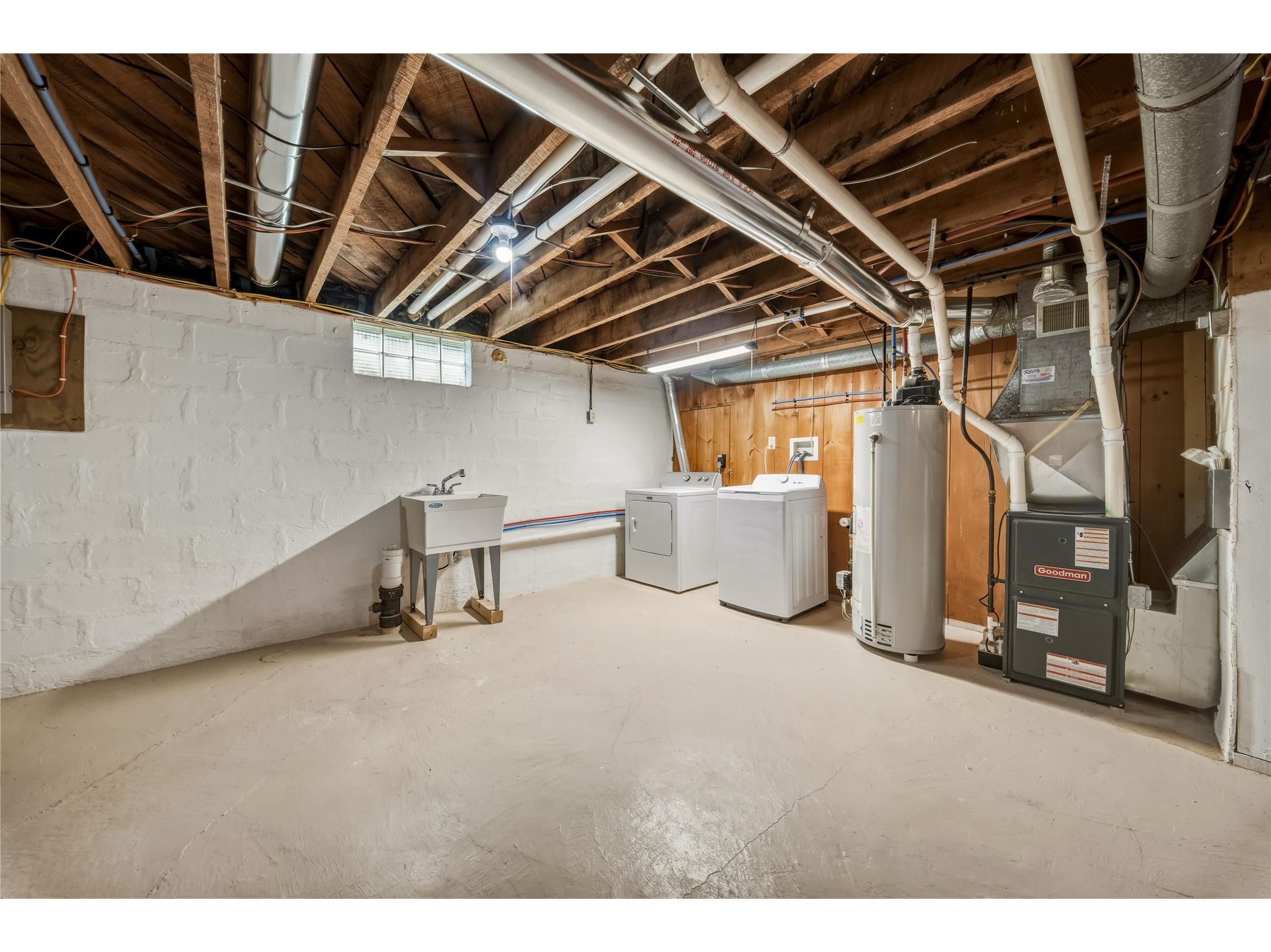 1021 Essex Street Eau Claire WI 54703 1601161 image30